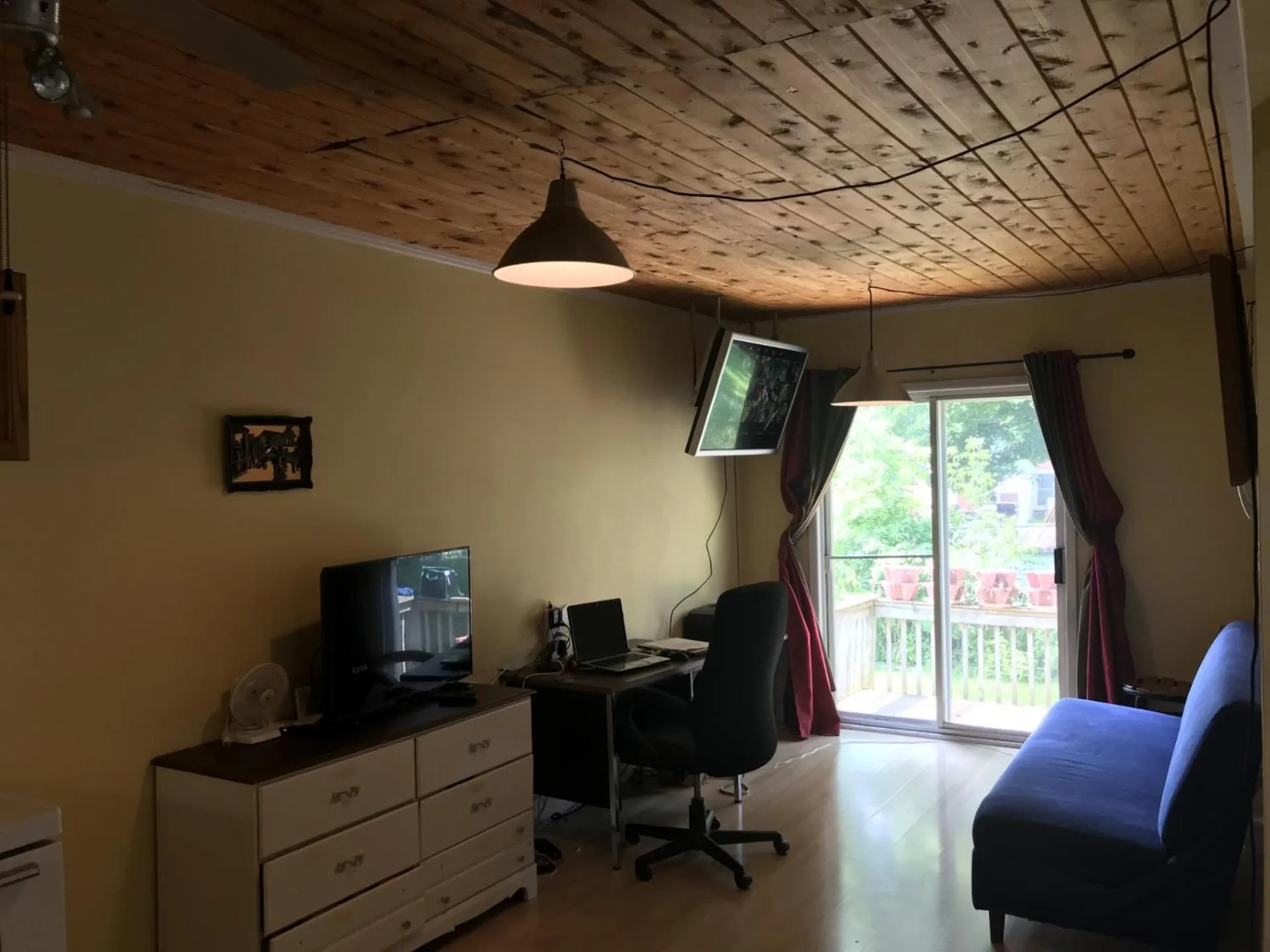 Marmora and Lake Inn and Victorian Diner