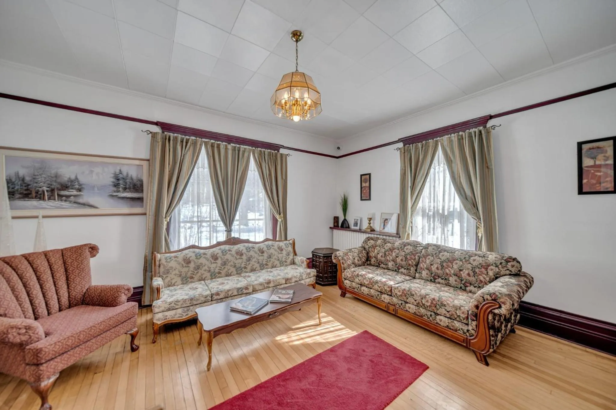 Marmora and Lake Inn and Victorian Diner