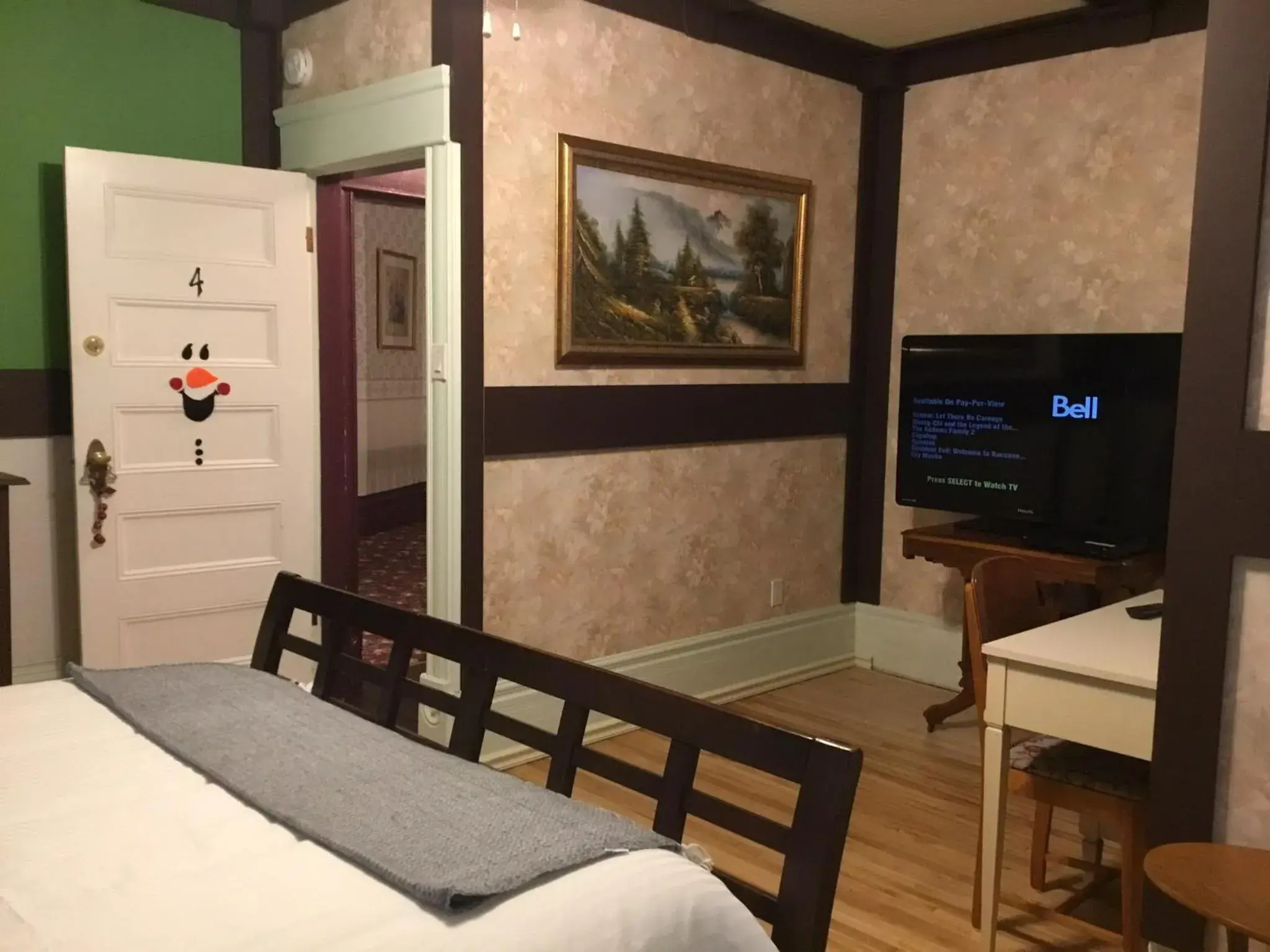 Queen Room in Marmora and Lake Inn and Victorian Diner Queen Room in Marmora and Lake Inn and Victorian Diner