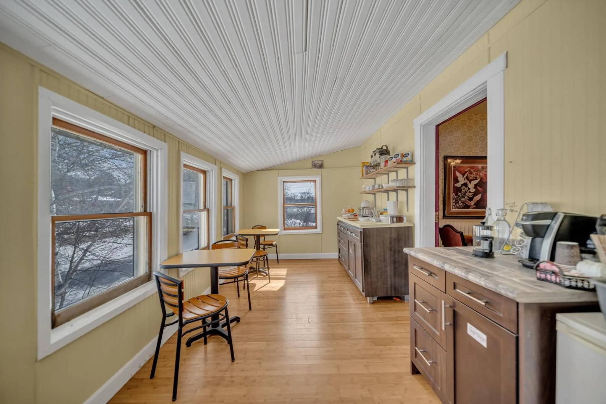 Kitchen or kitchenette in Marmora and Lake Inn and Victorian Diner