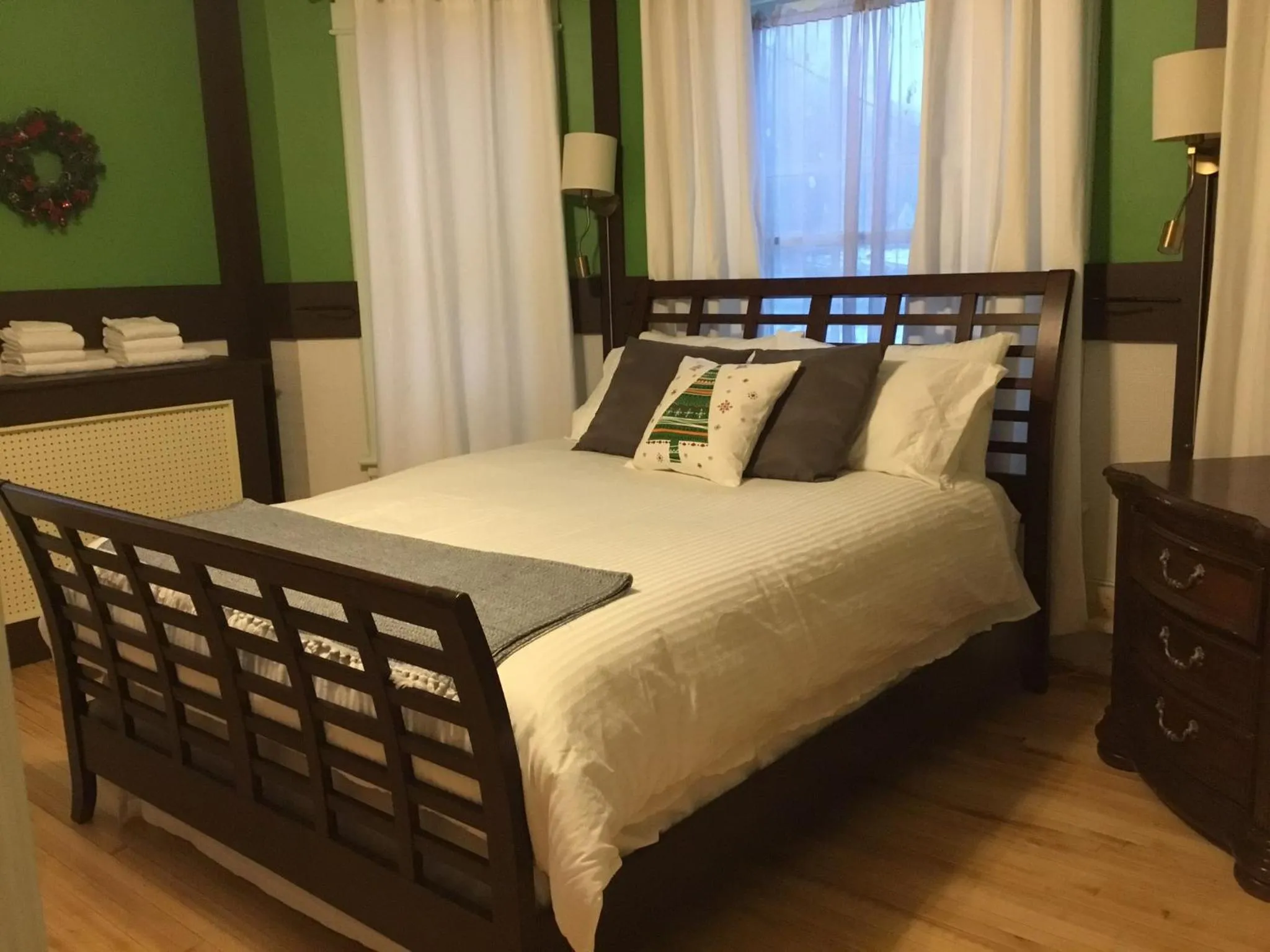 Bed in Marmora and Lake Inn and Victorian Diner