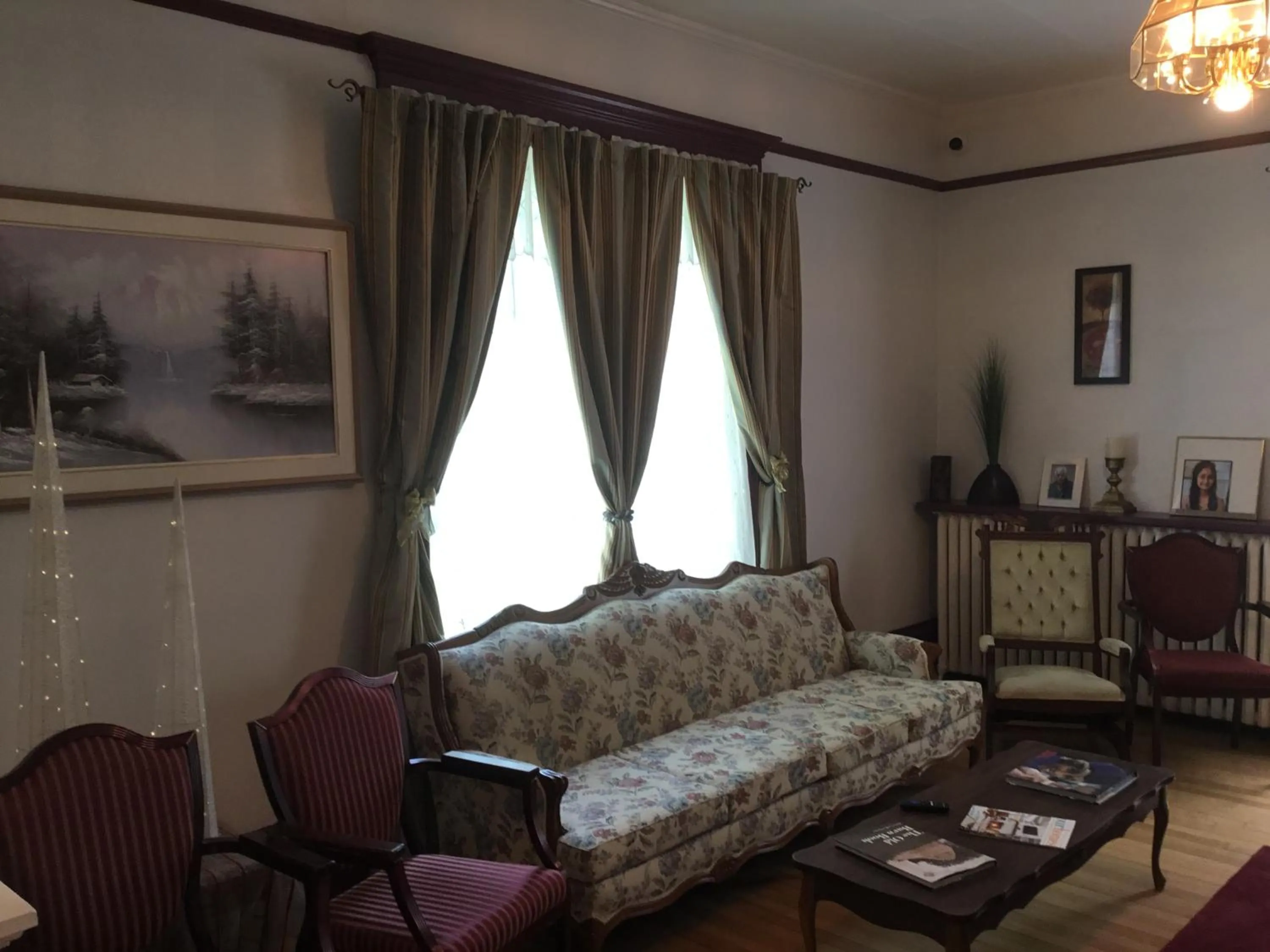 Lobby or reception in Marmora and Lake Inn and Victorian Diner