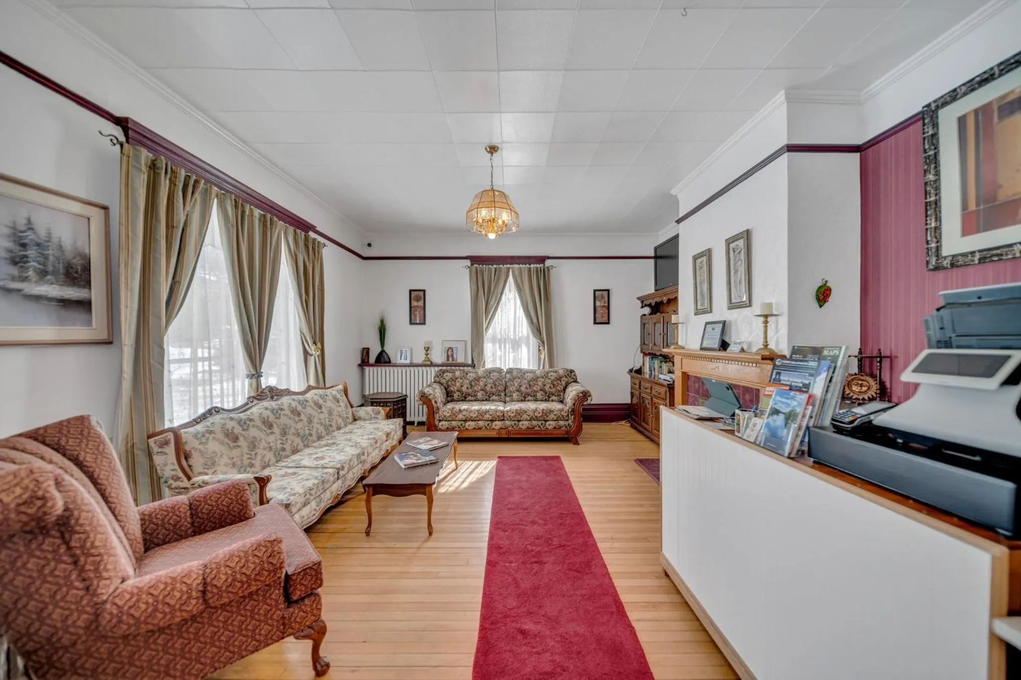 Marmora and Lake Inn and Victorian Diner