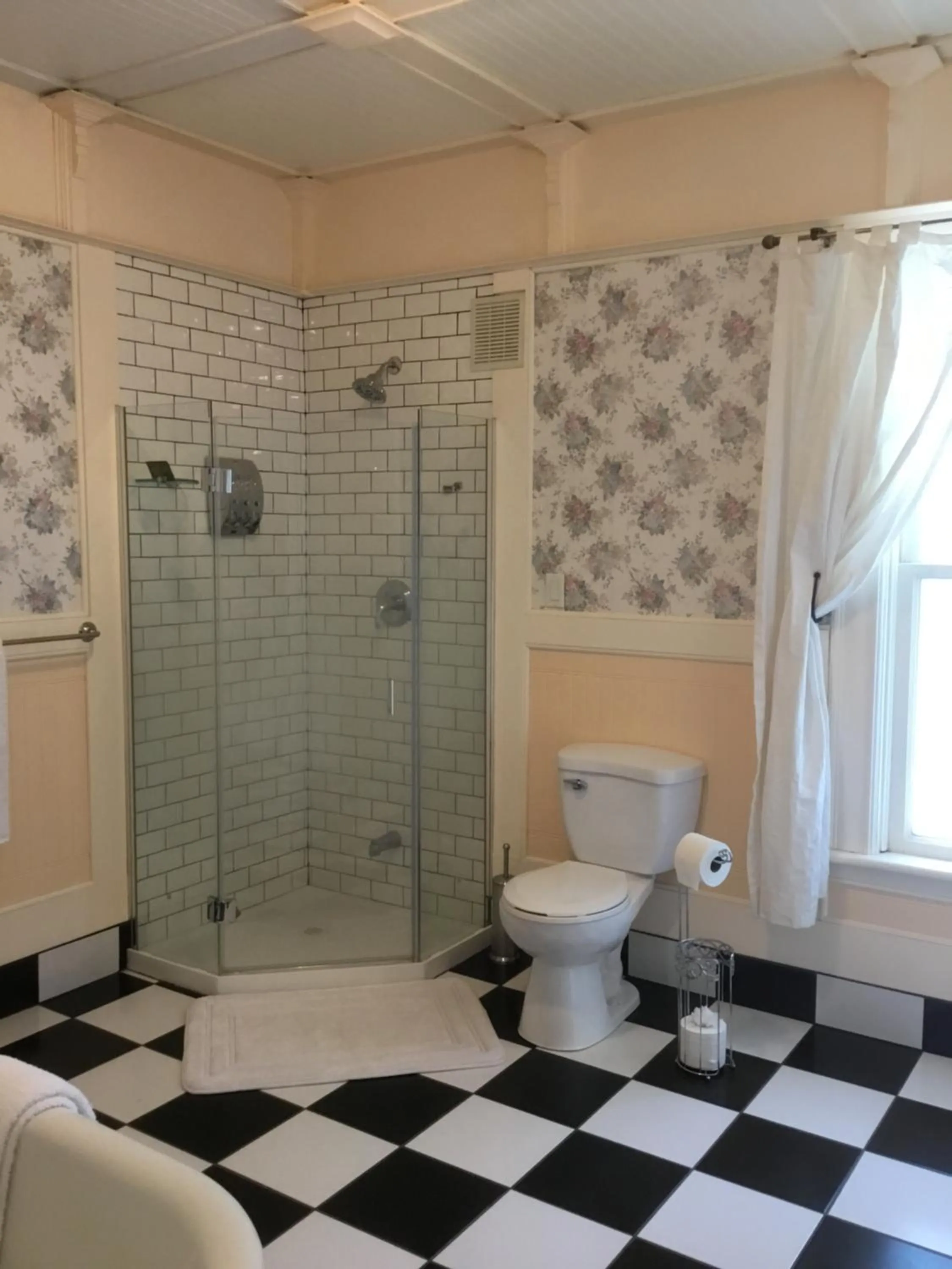 Shower in Marmora and Lake Inn and Victorian Diner