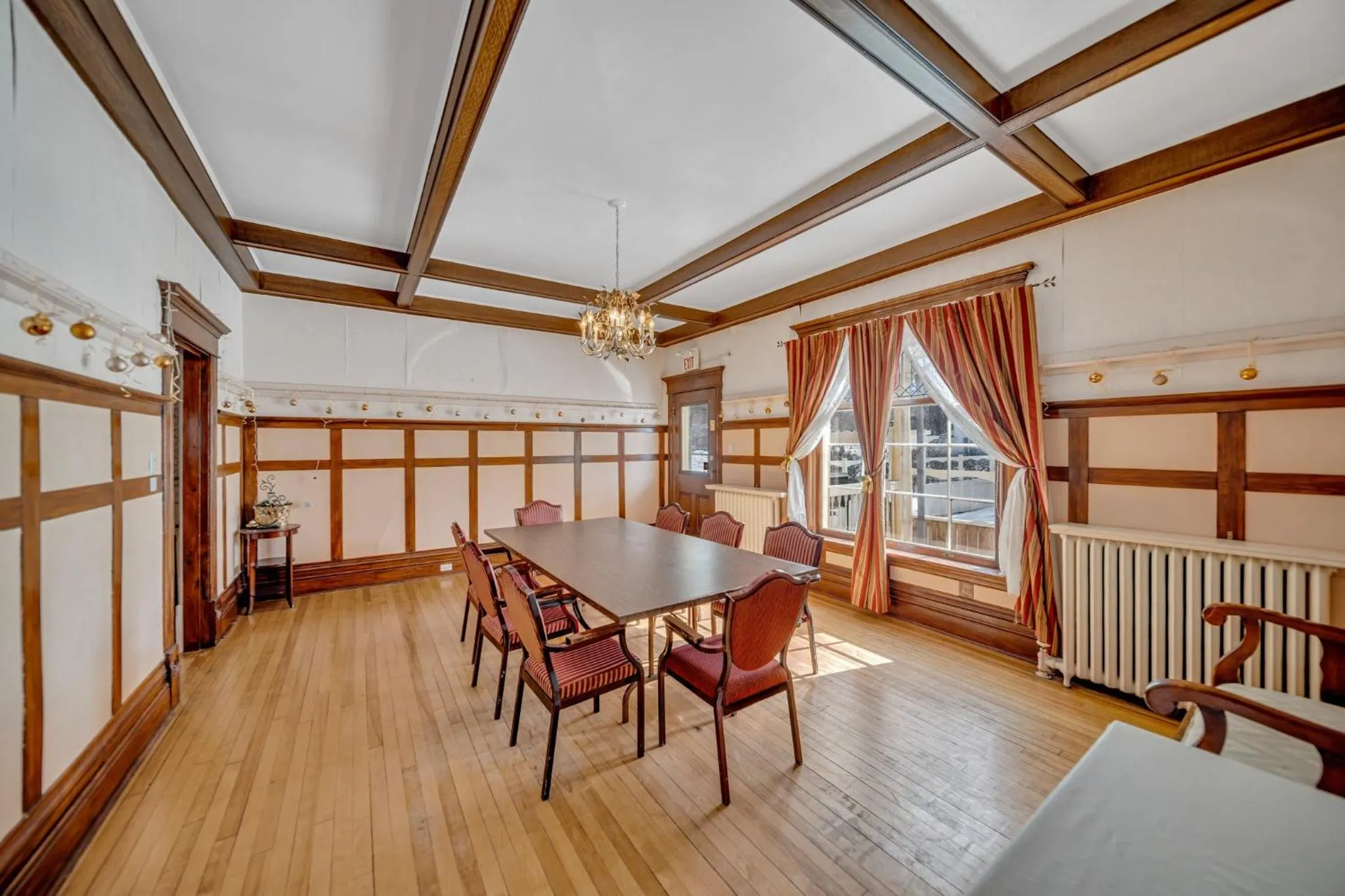 Marmora and Lake Inn and Victorian Diner