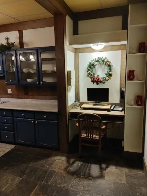 Business facilities in Marmora and Lake Inn and Victorian Diner