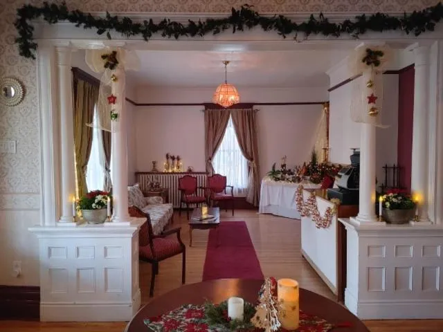 Lobby or reception in Marmora and Lake Inn and Victorian Diner