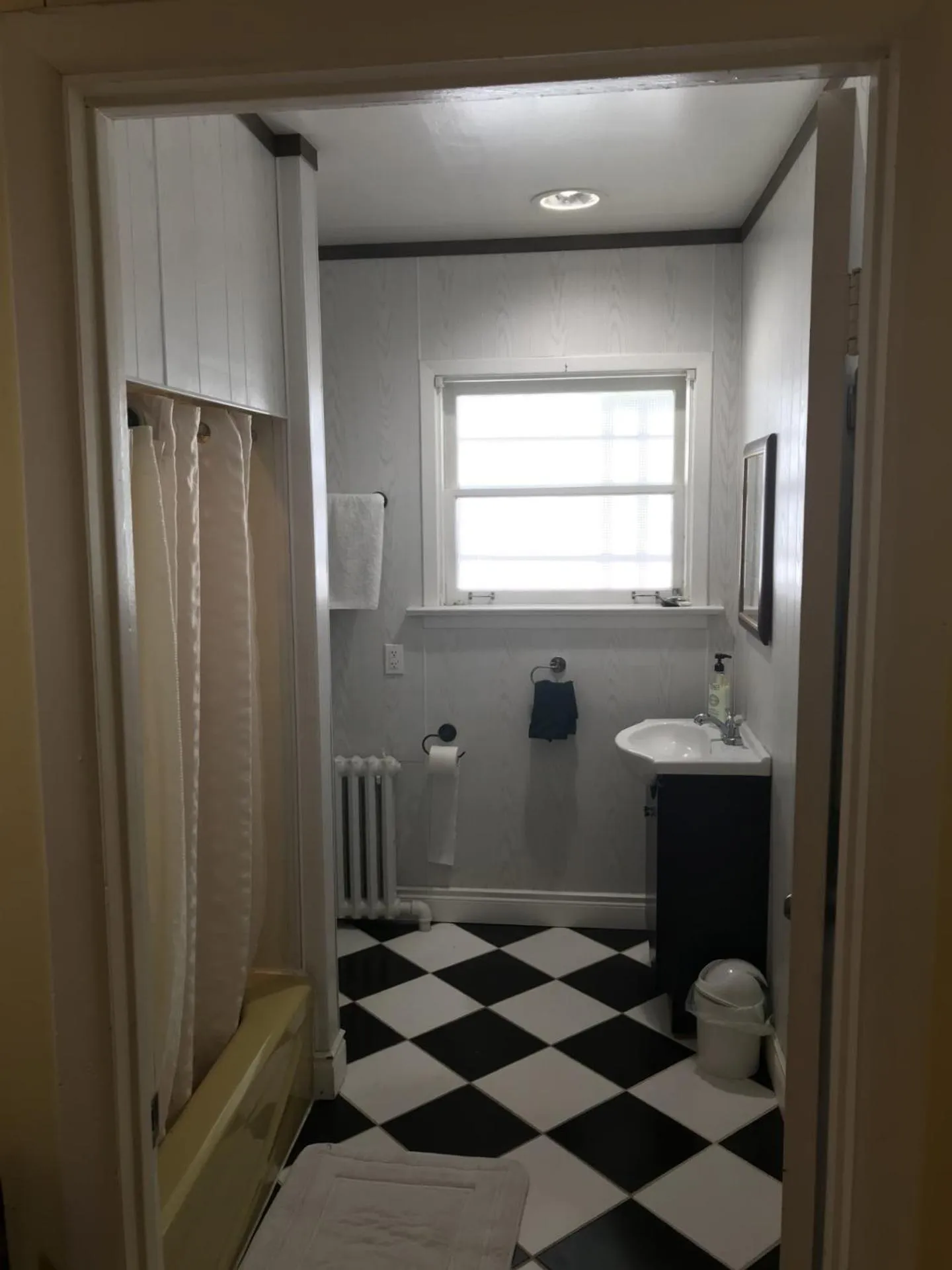 Marmora and Lake Inn and Victorian Diner