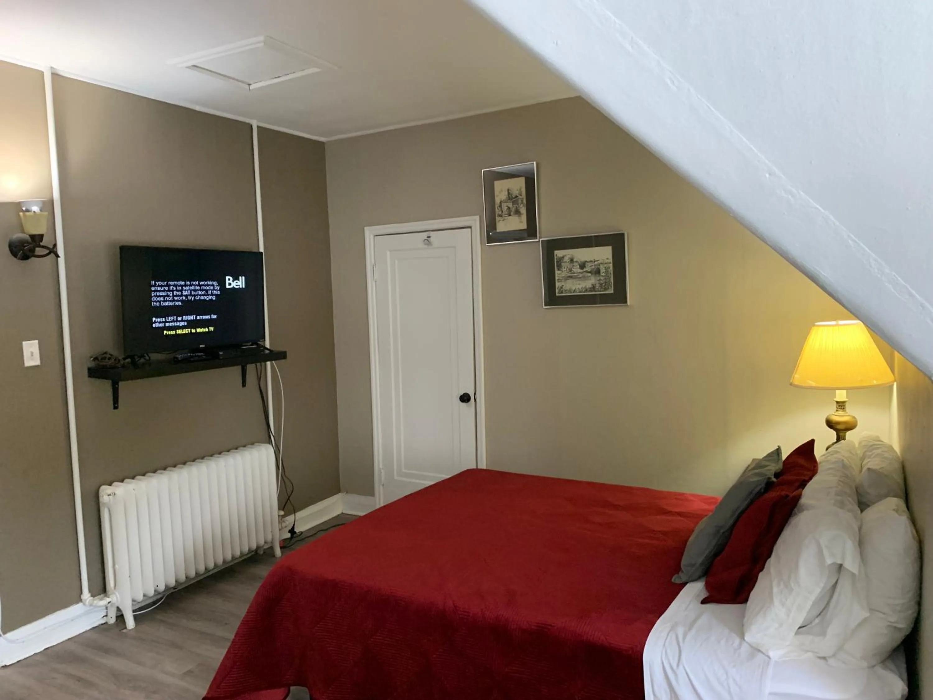 Bed in Marmora and Lake Inn and Victorian Diner