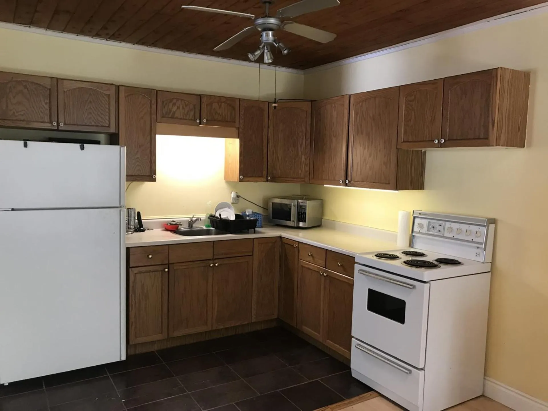 Marmora and Lake Inn and Victorian Diner