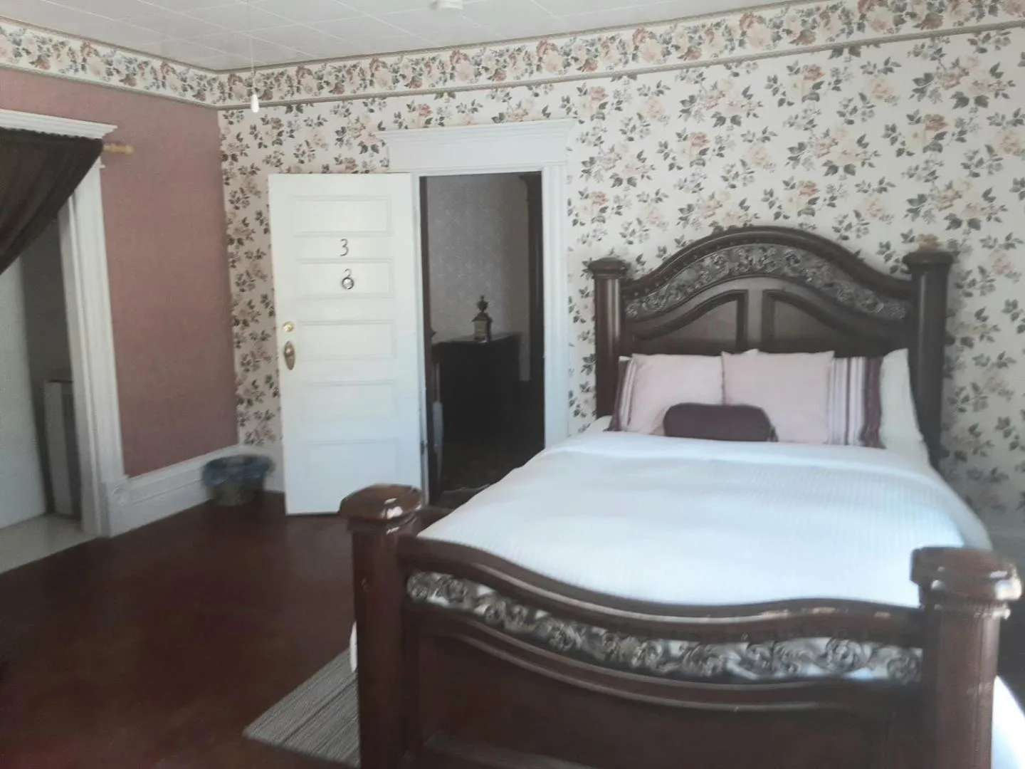 Bed in Marmora and Lake Inn and Victorian Diner