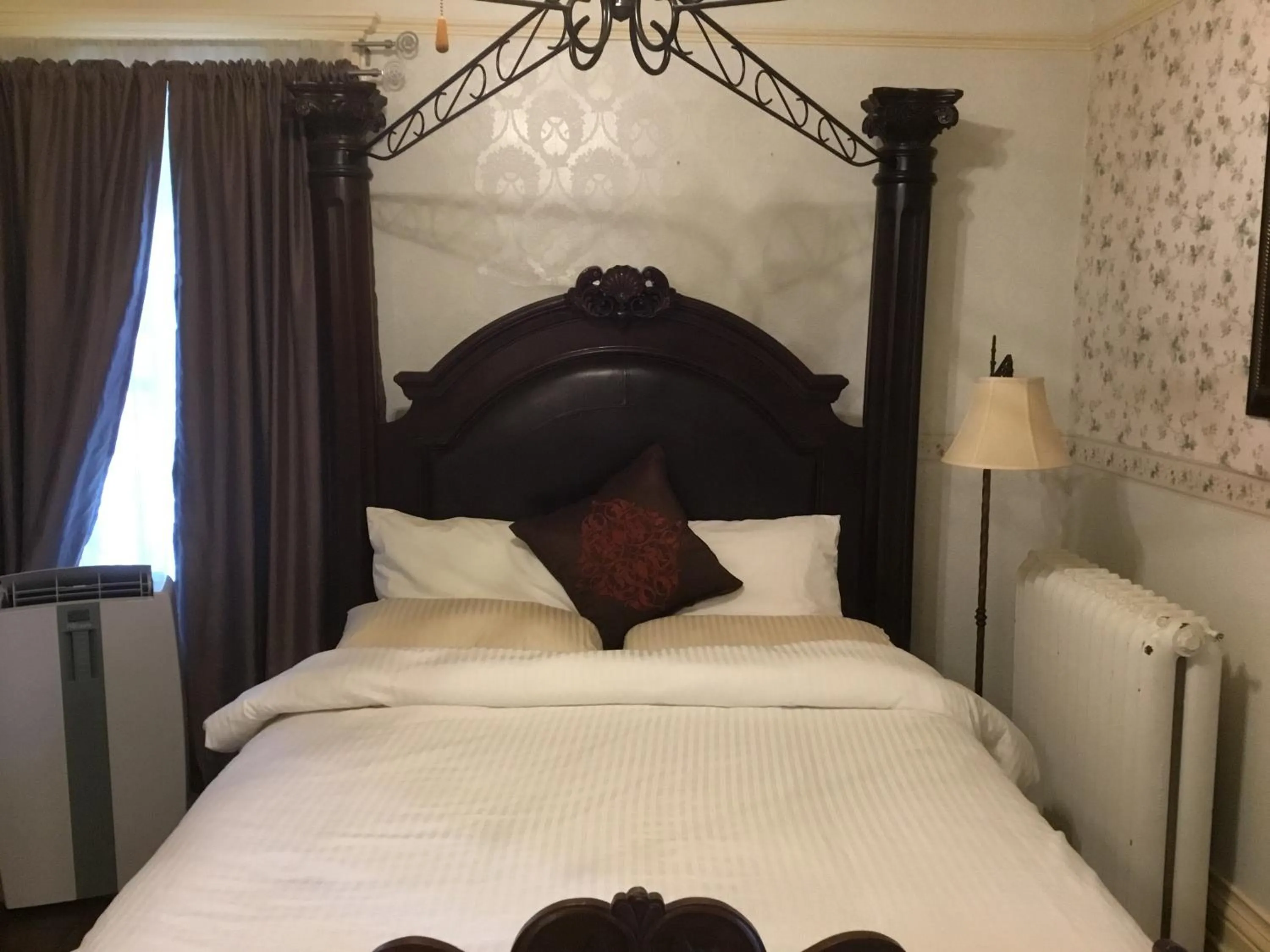 Bed in Marmora and Lake Inn and Victorian Diner