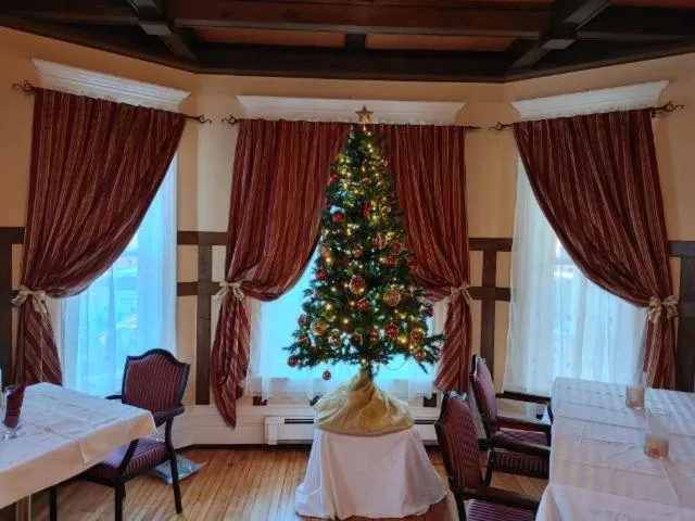 Banquet/Function facilities in Marmora and Lake Inn and Victorian Diner