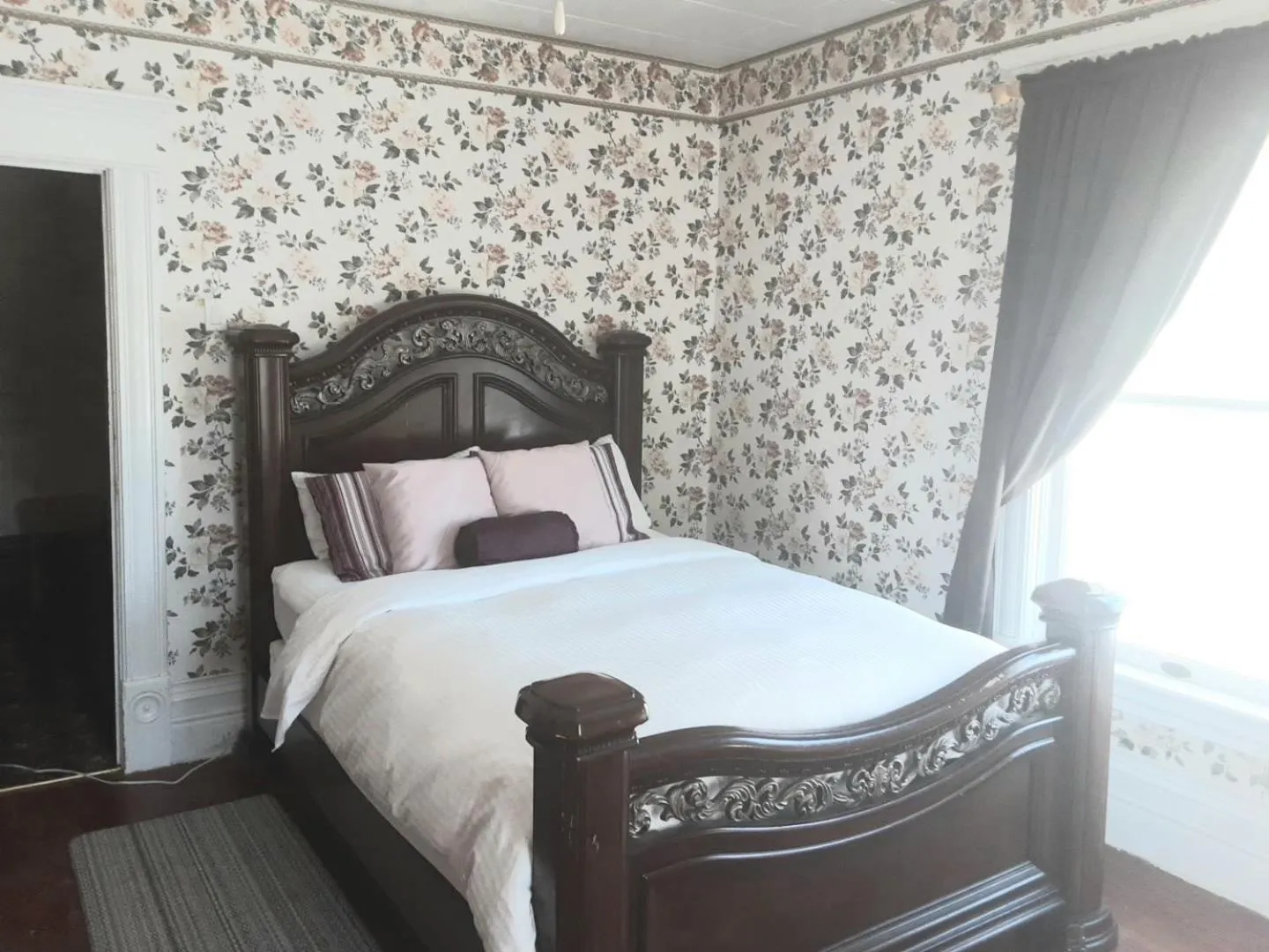 Bed in Marmora and Lake Inn and Victorian Diner