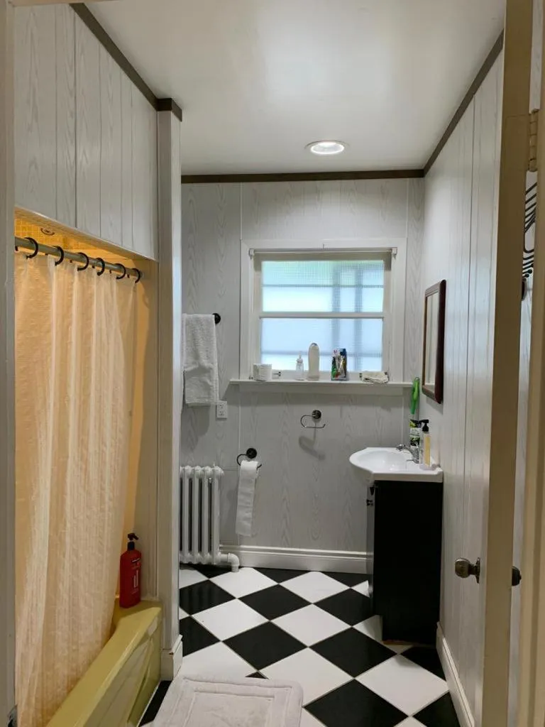 Marmora and Lake Inn and Victorian Diner