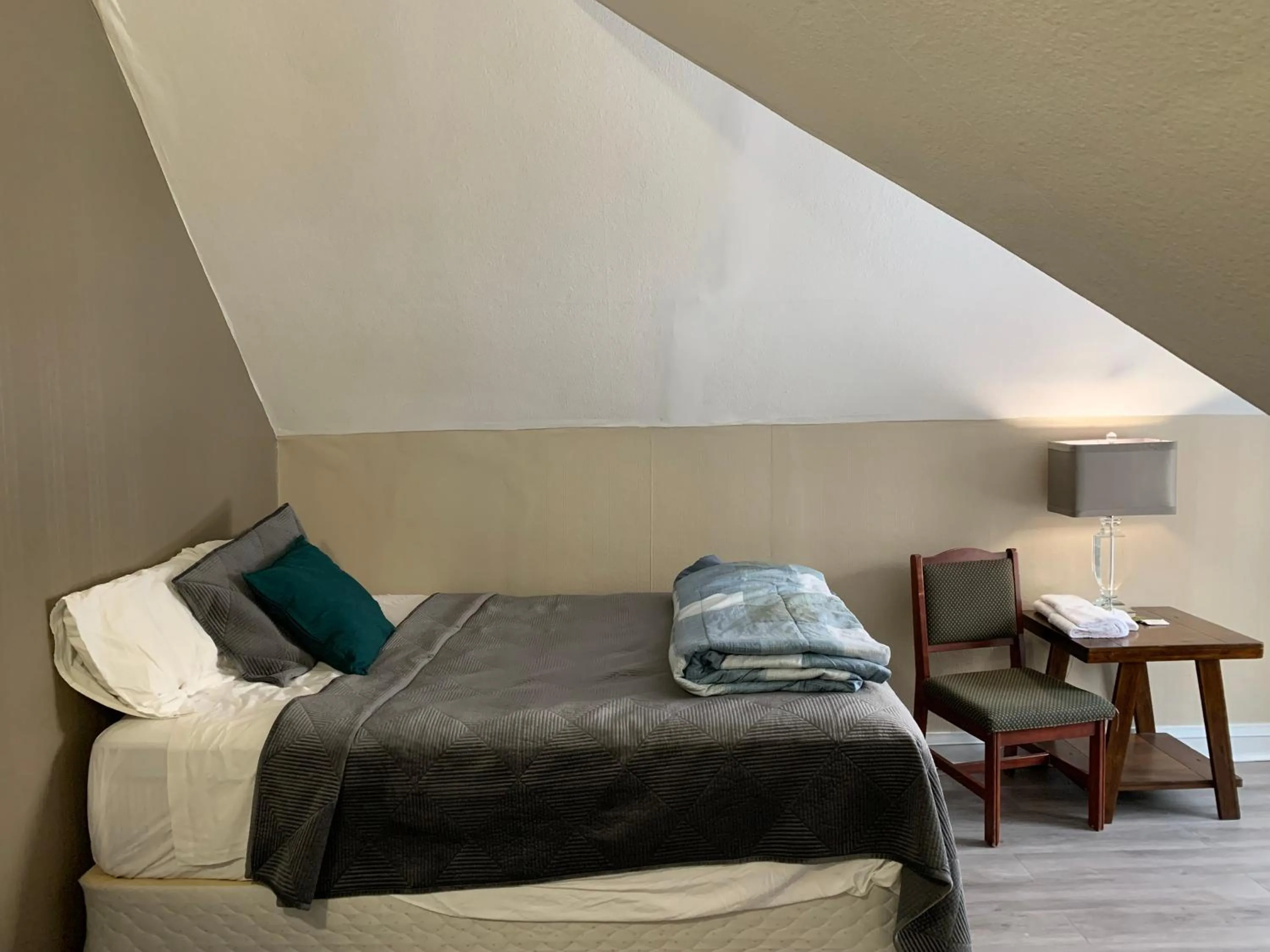 Marmora and Lake Inn and Victorian Diner