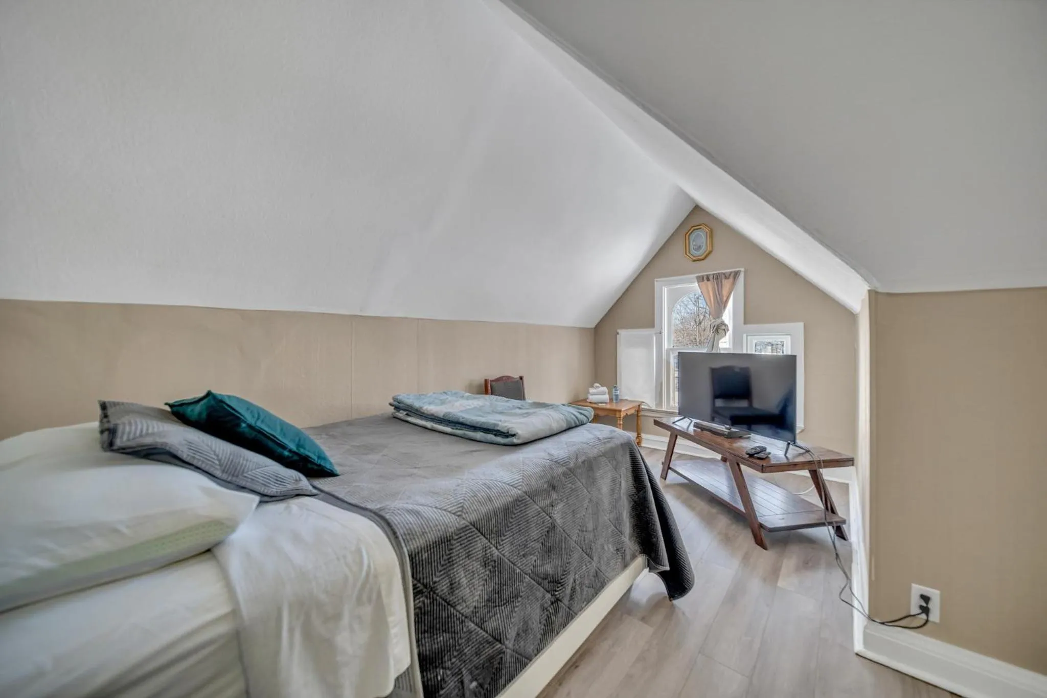 Marmora and Lake Inn and Victorian Diner