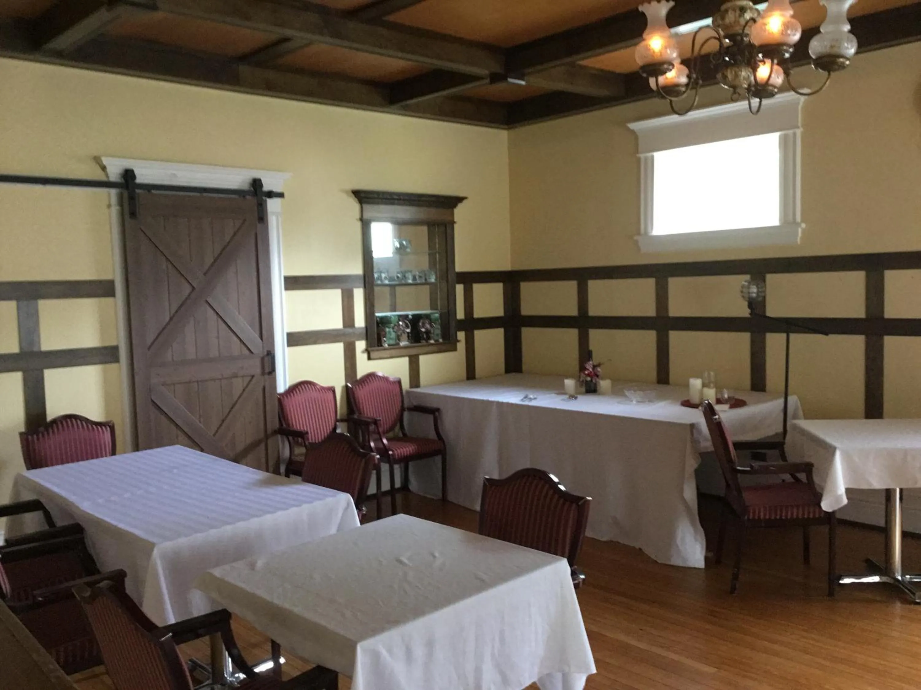 Business facilities in Marmora and Lake Inn and Victorian Diner