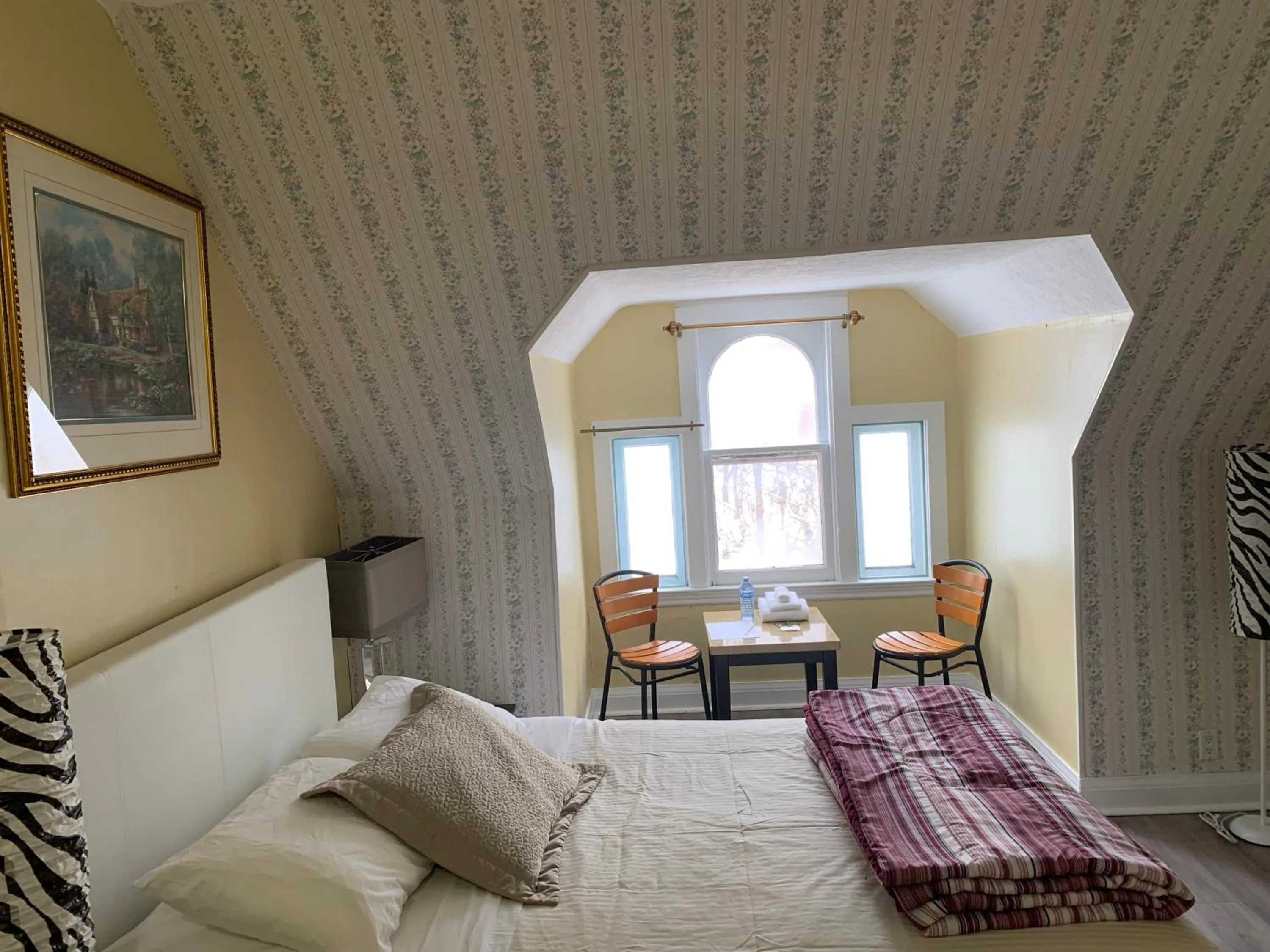 Marmora and Lake Inn and Victorian Diner