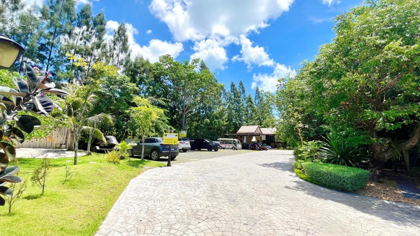 Parking in Coco Pina