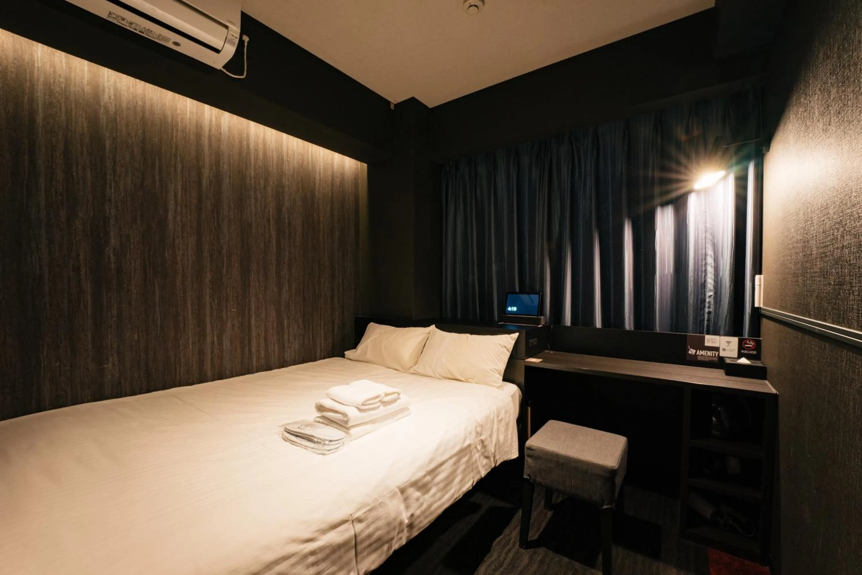 Photo of the whole room, Bed in mizuka Business Canal City Hakatamae