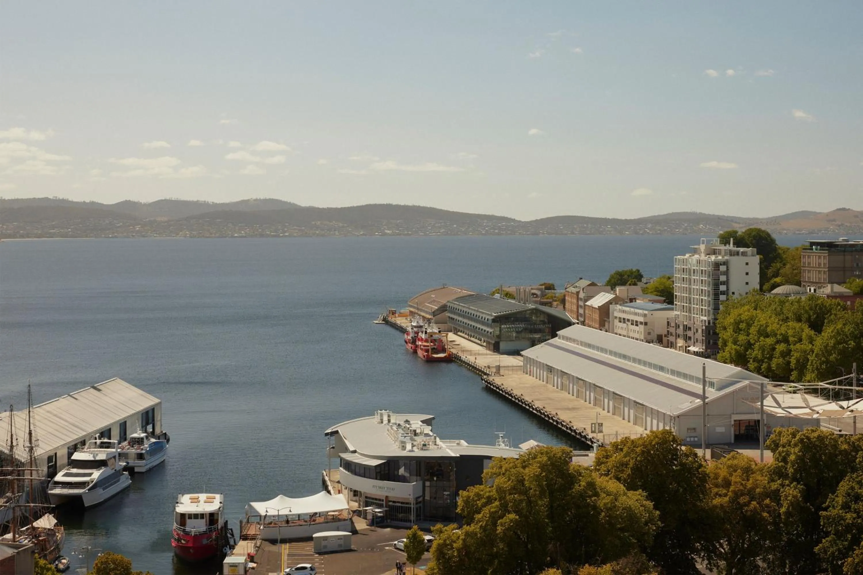 Lounge or bar in The Tasman, a Luxury Collection Hotel, Hobart