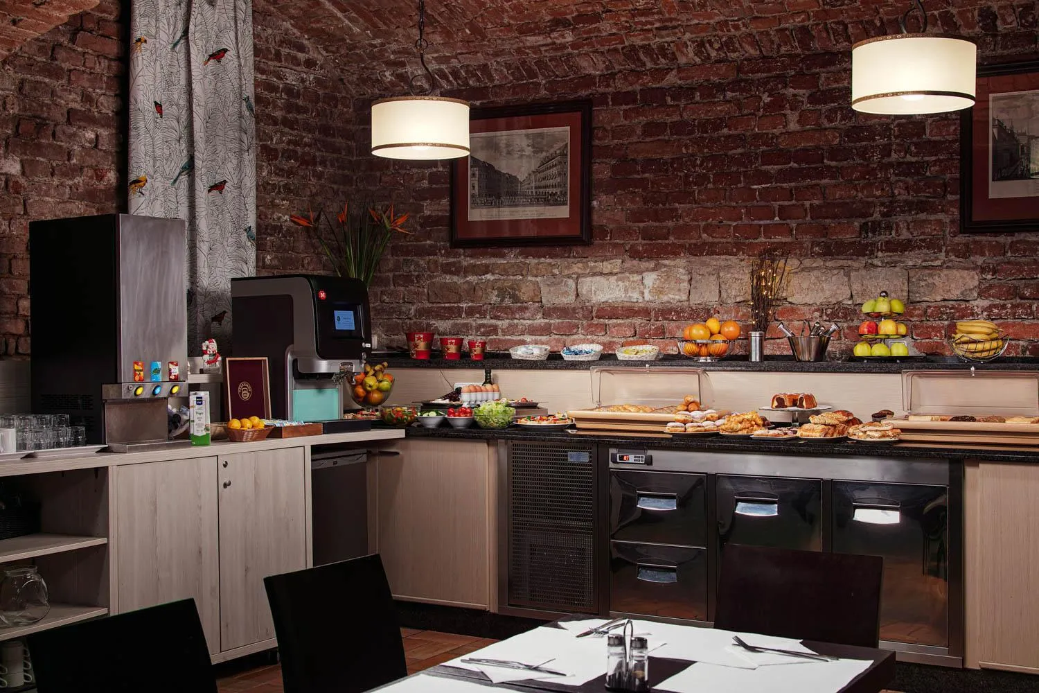 Breakfast in Hotel Praga 1