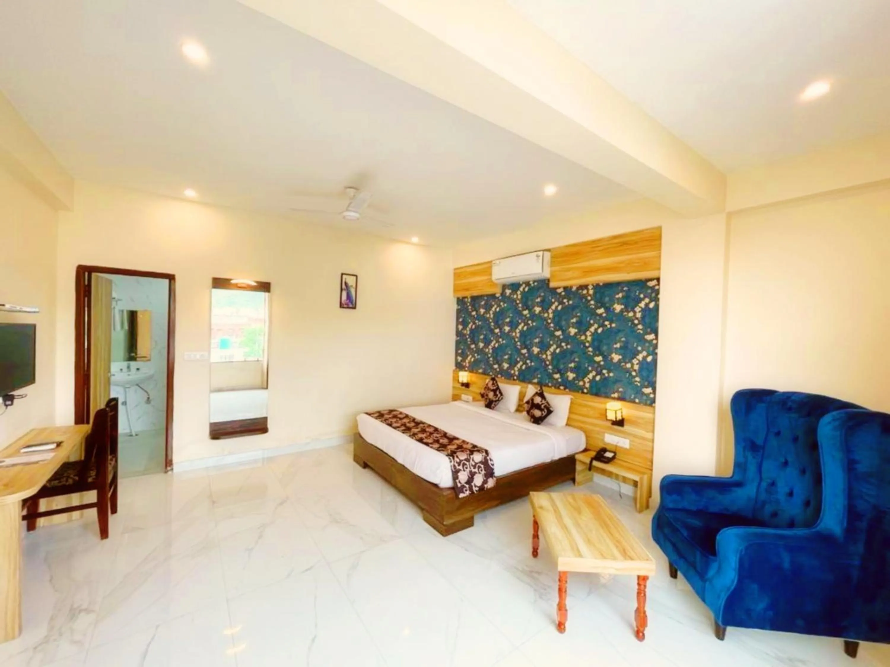 Restaurant/places to eat, Bed in HOTEL THE CELEBRATION BY AMOD Best Hotel & Rooftop