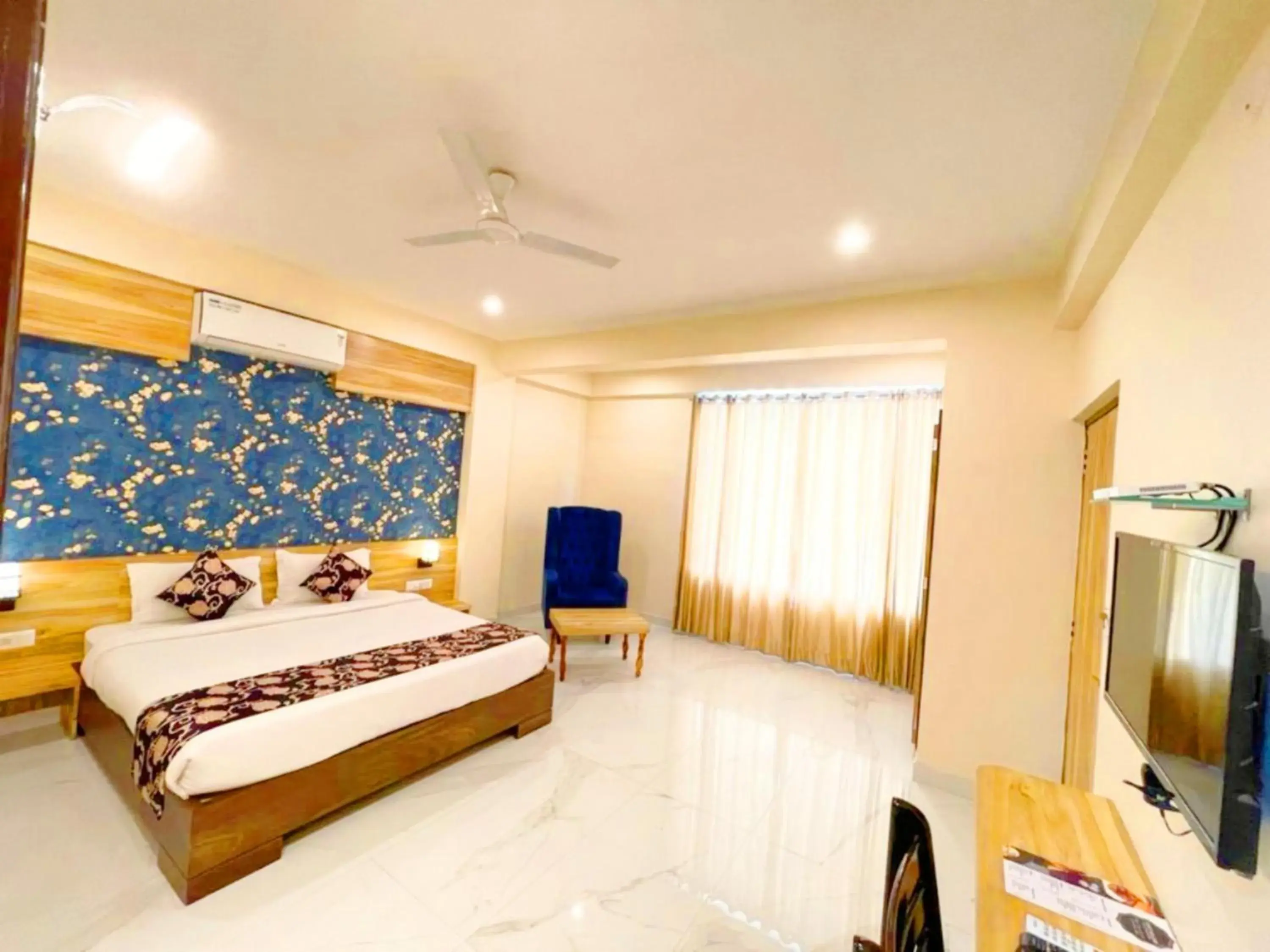 TV and multimedia, Bed in HOTEL THE CELEBRATION BY AMOD Best Hotel & Rooftop TV and multimedia, Bed in HOTEL THE CELEBRATION BY AMOD Best Hotel & Rooftop