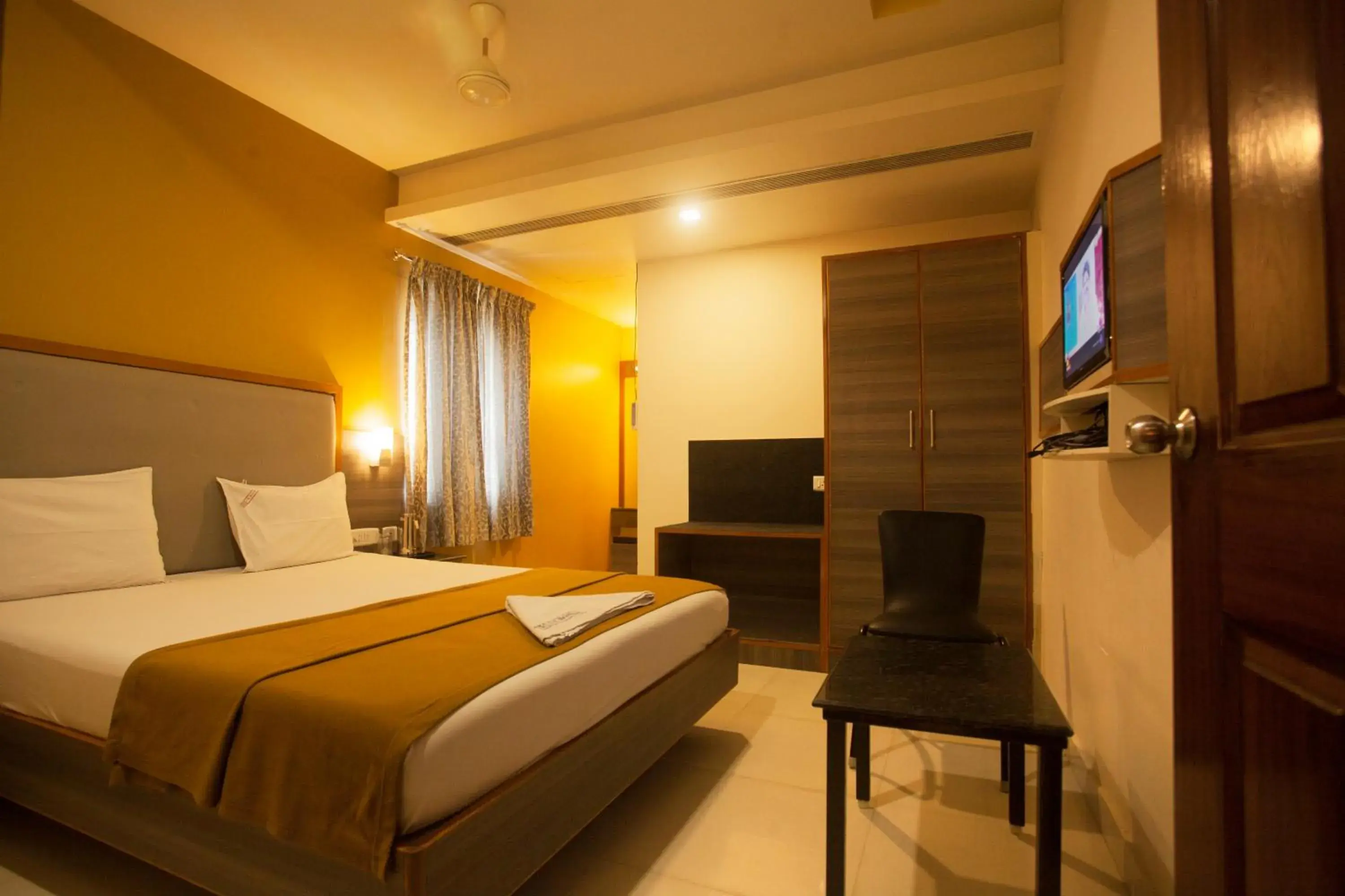 Photo of the whole room, Bed in P K Rresidency Photo of the whole room, Bed in P K Rresidency