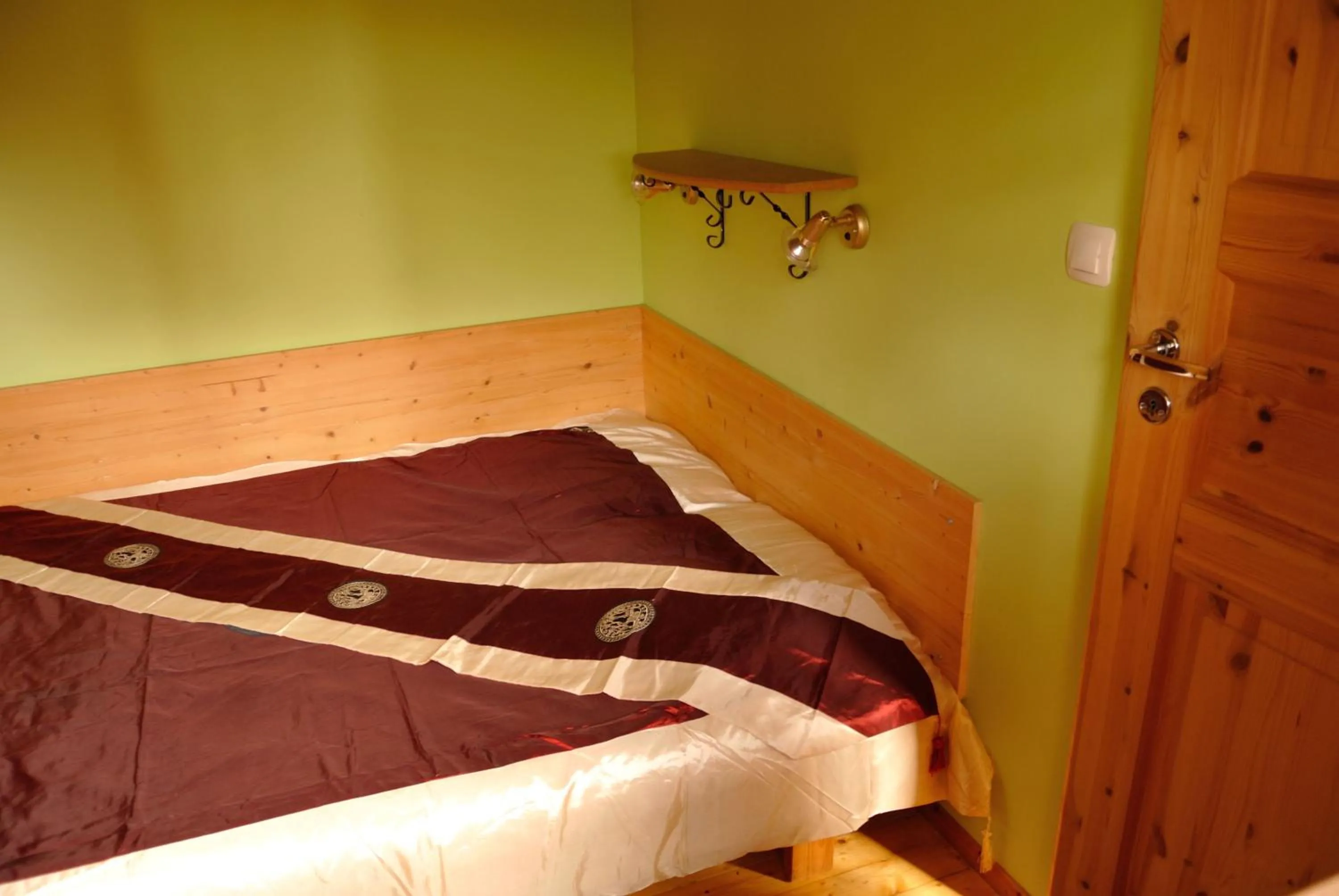 Bed in Jaani Puhkemaja