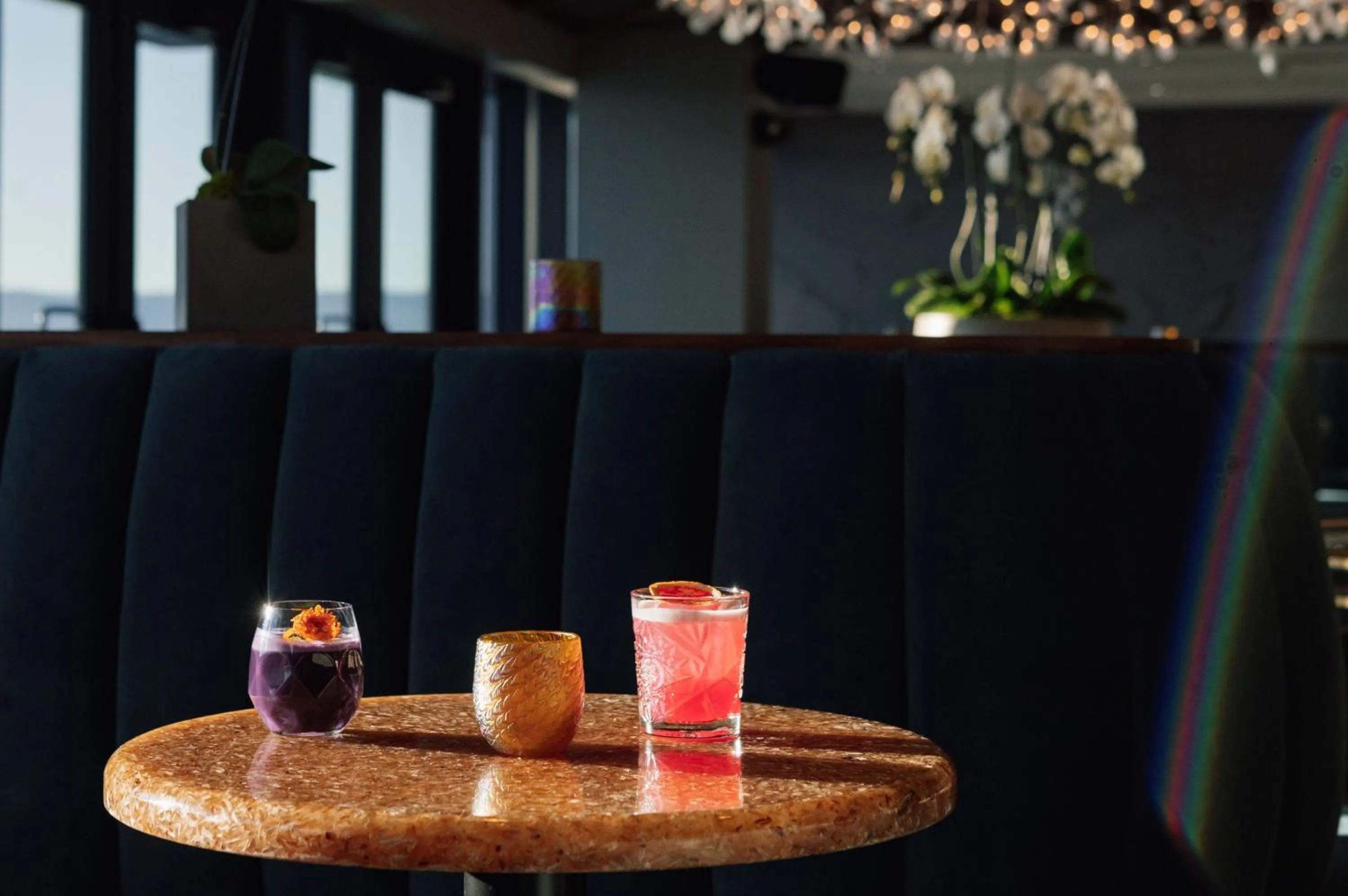 Lounge or bar in Hotel Indigo Vancouver Dwtn - Portland Area by IHG