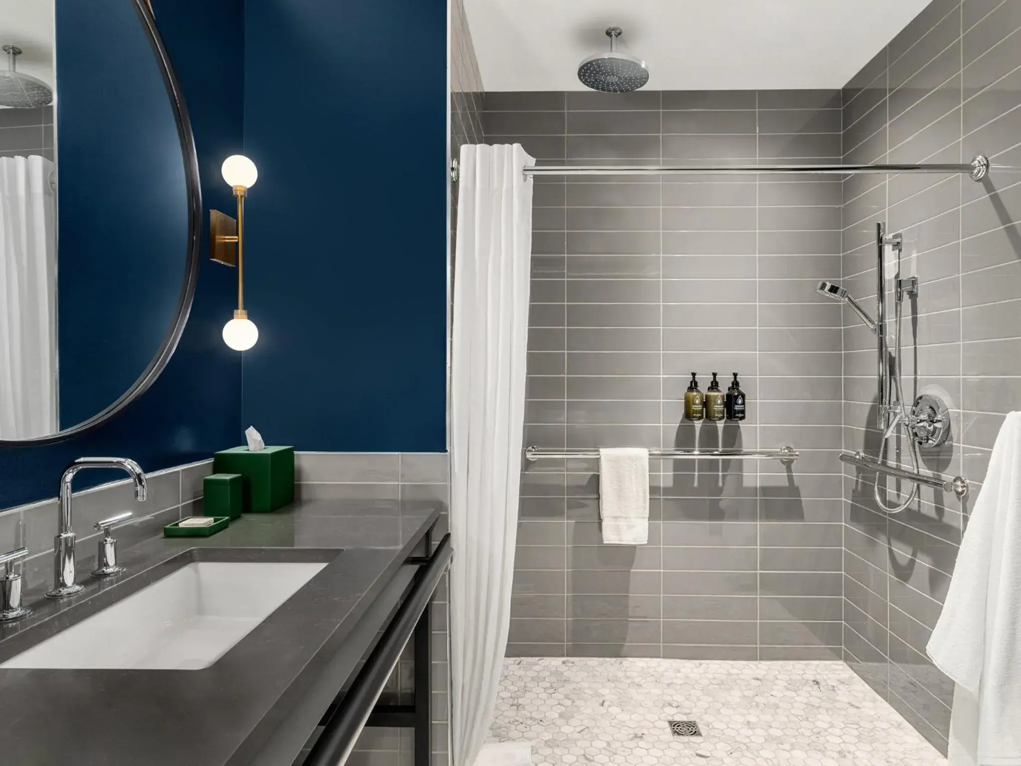 King Room - Hearing Accessible in Hotel Indigo Vancouver Dwtn - Portland Area by IHG King Room - Hearing Accessible in Hotel Indigo Vancouver Dwtn - Portland Area by IHG