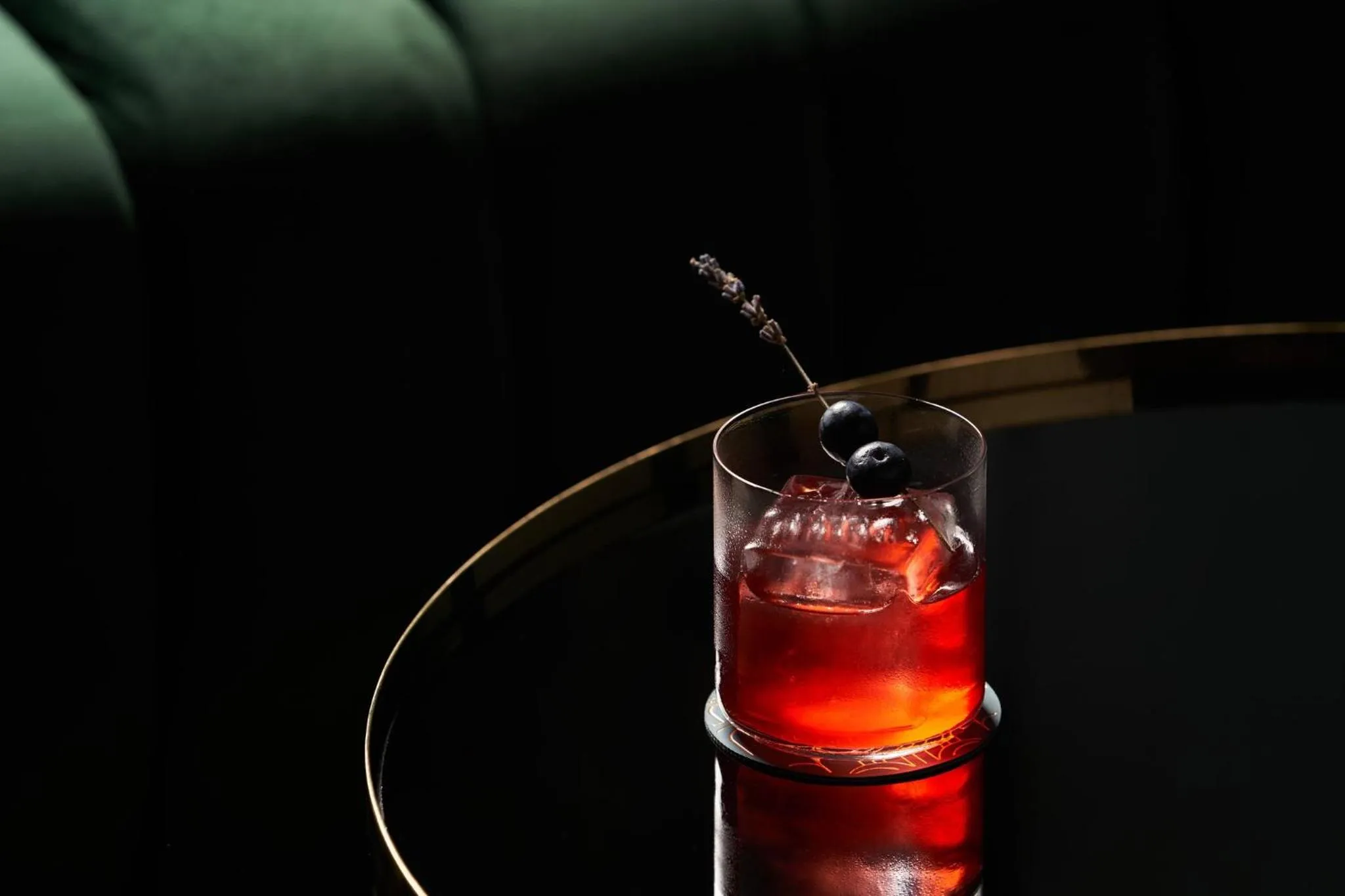 Lounge or bar in Hotel Indigo Vancouver Dwtn - Portland Area by IHG