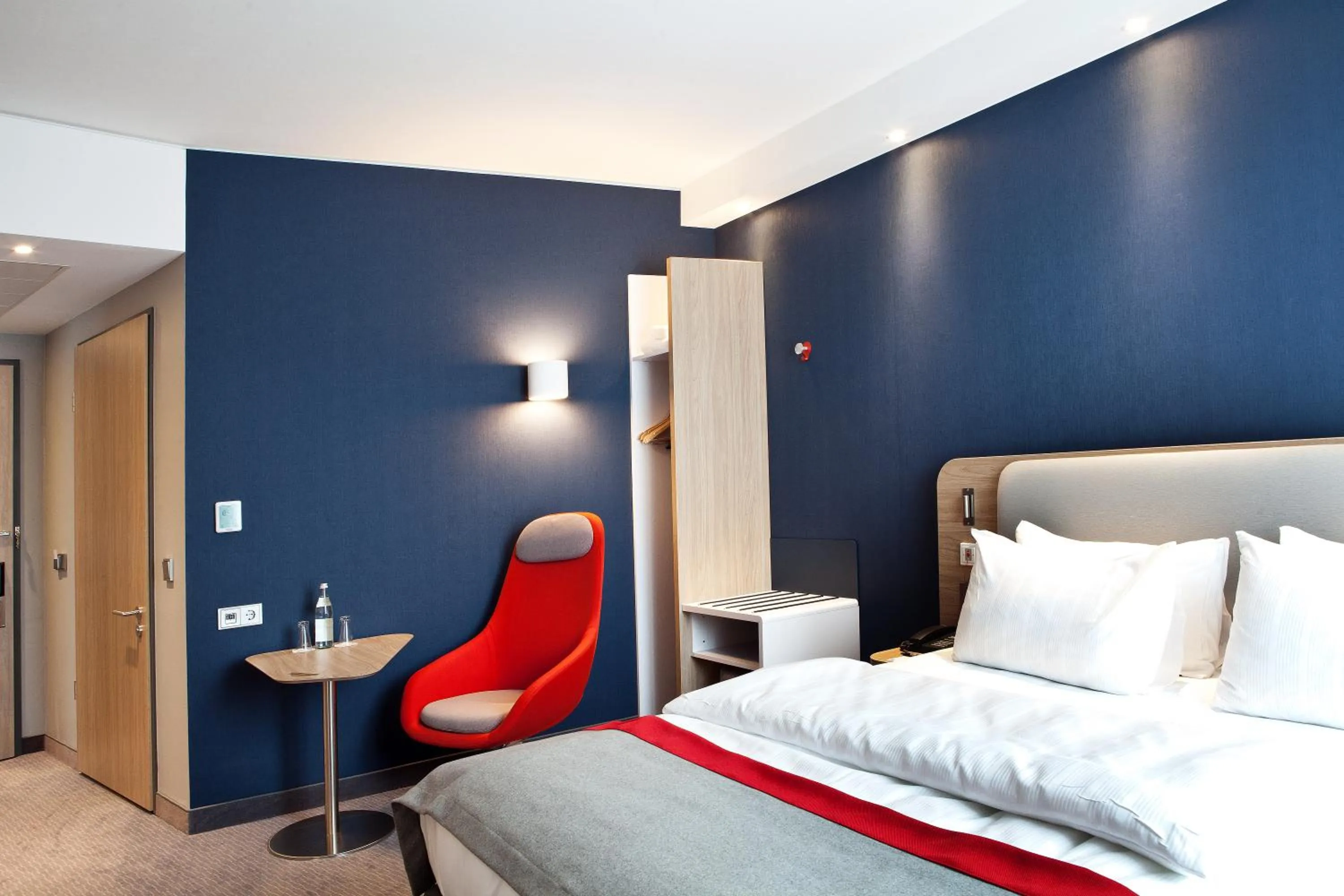 Bedroom, Bed in Holiday Inn Express - Recklinghausen