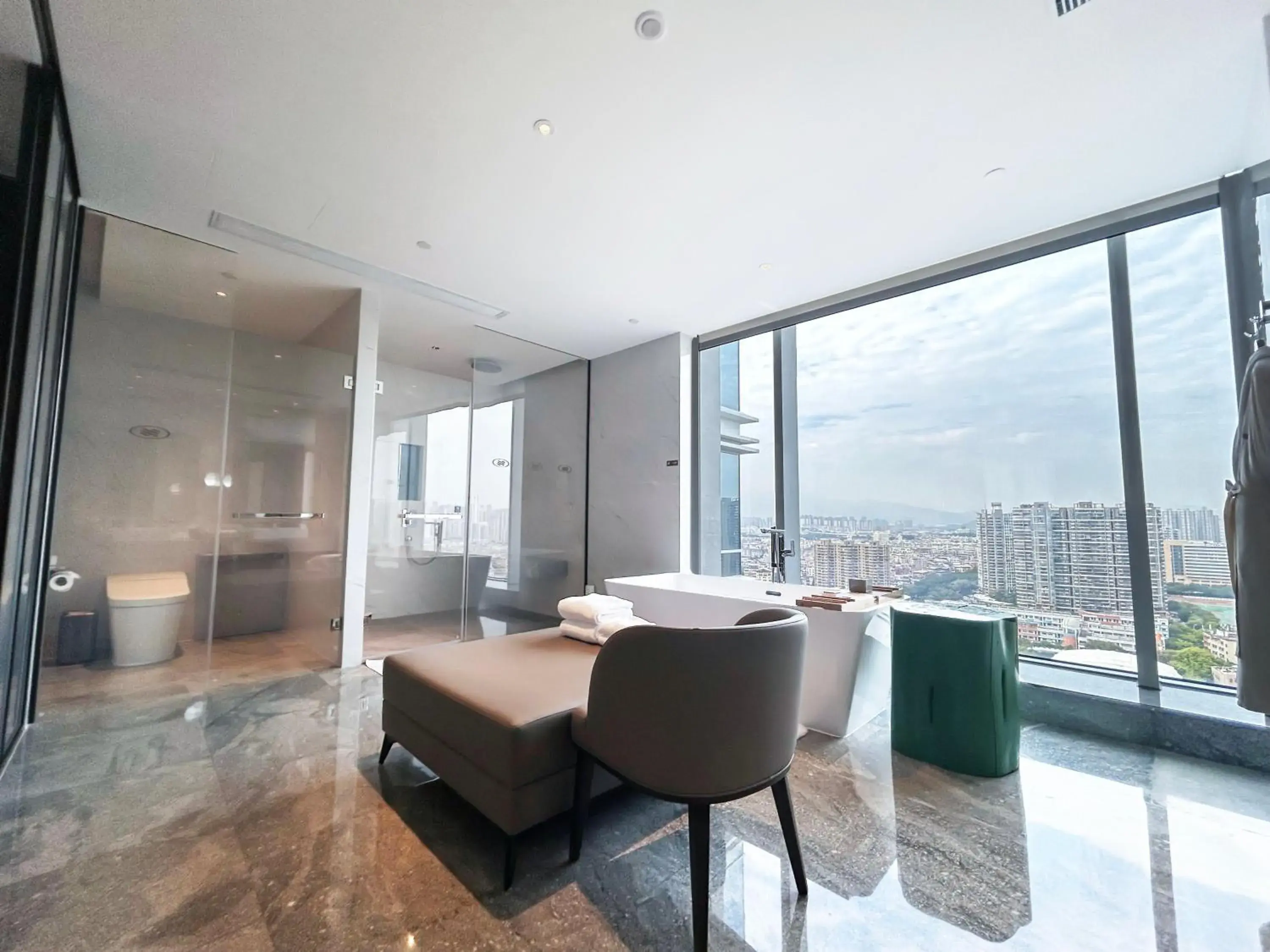 Property building in Crowne Plaza Xiamen Jimei Seaview by IHG-Free Mini Bar Property building in Crowne Plaza Xiamen Jimei Seaview by IHG-Free Mini Bar
