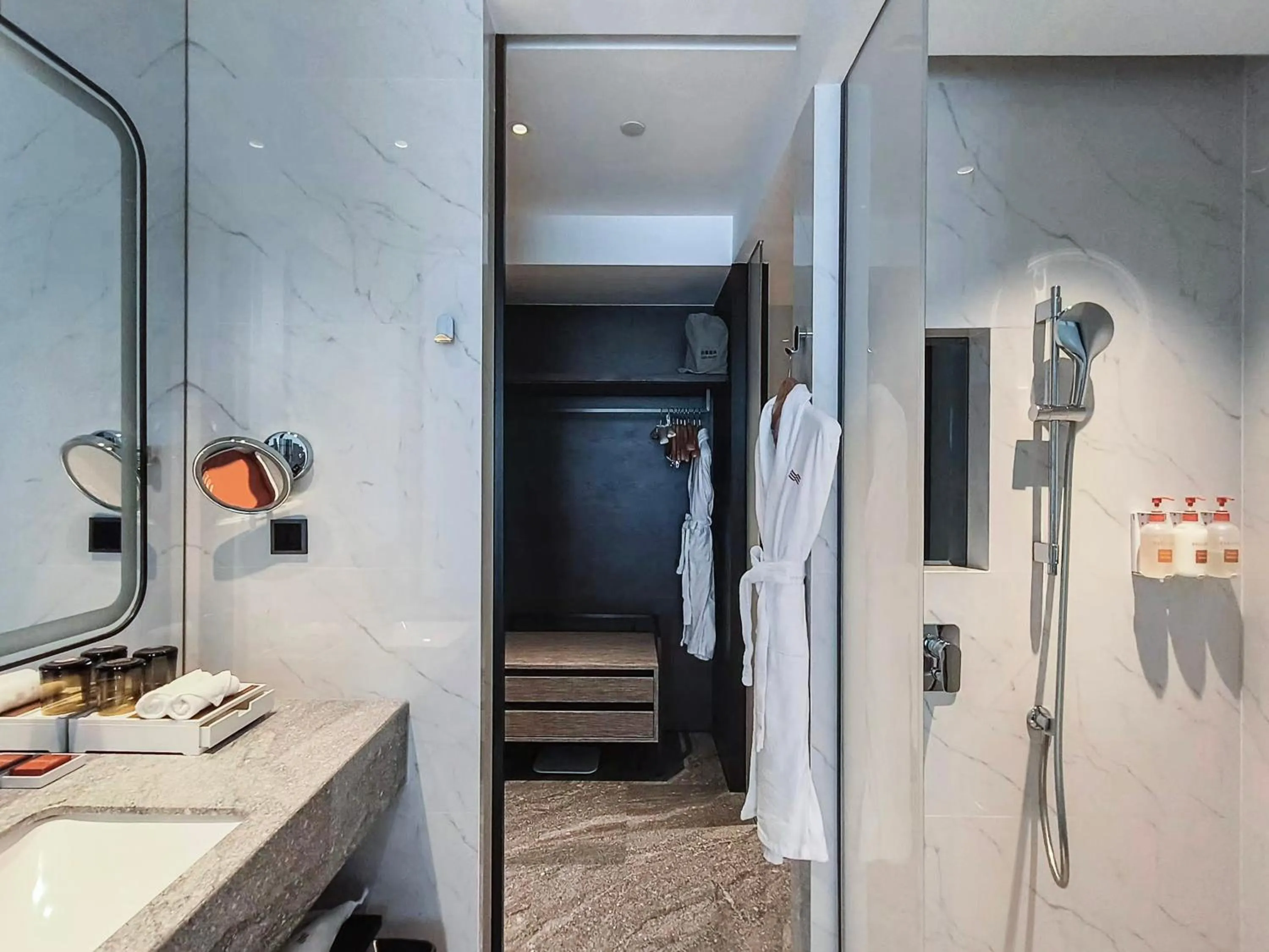 Property building, Bed in Crowne Plaza Xiamen Jimei Seaview by IHG-Free Mini Bar