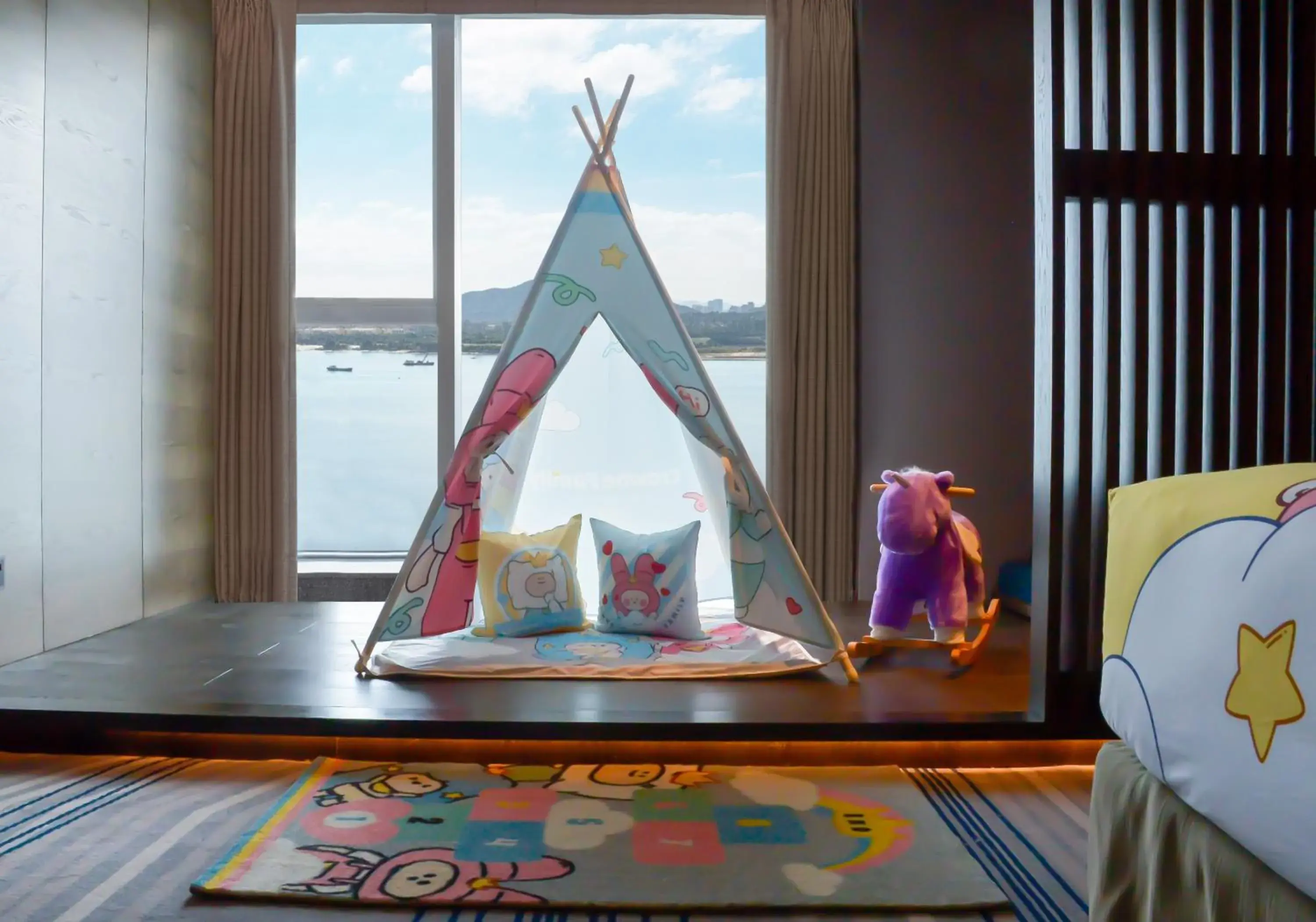 Natural landscape in Crowne Plaza Xiamen Jimei Seaview by IHG-Free Mini Bar Natural landscape in Crowne Plaza Xiamen Jimei Seaview by IHG-Free Mini Bar