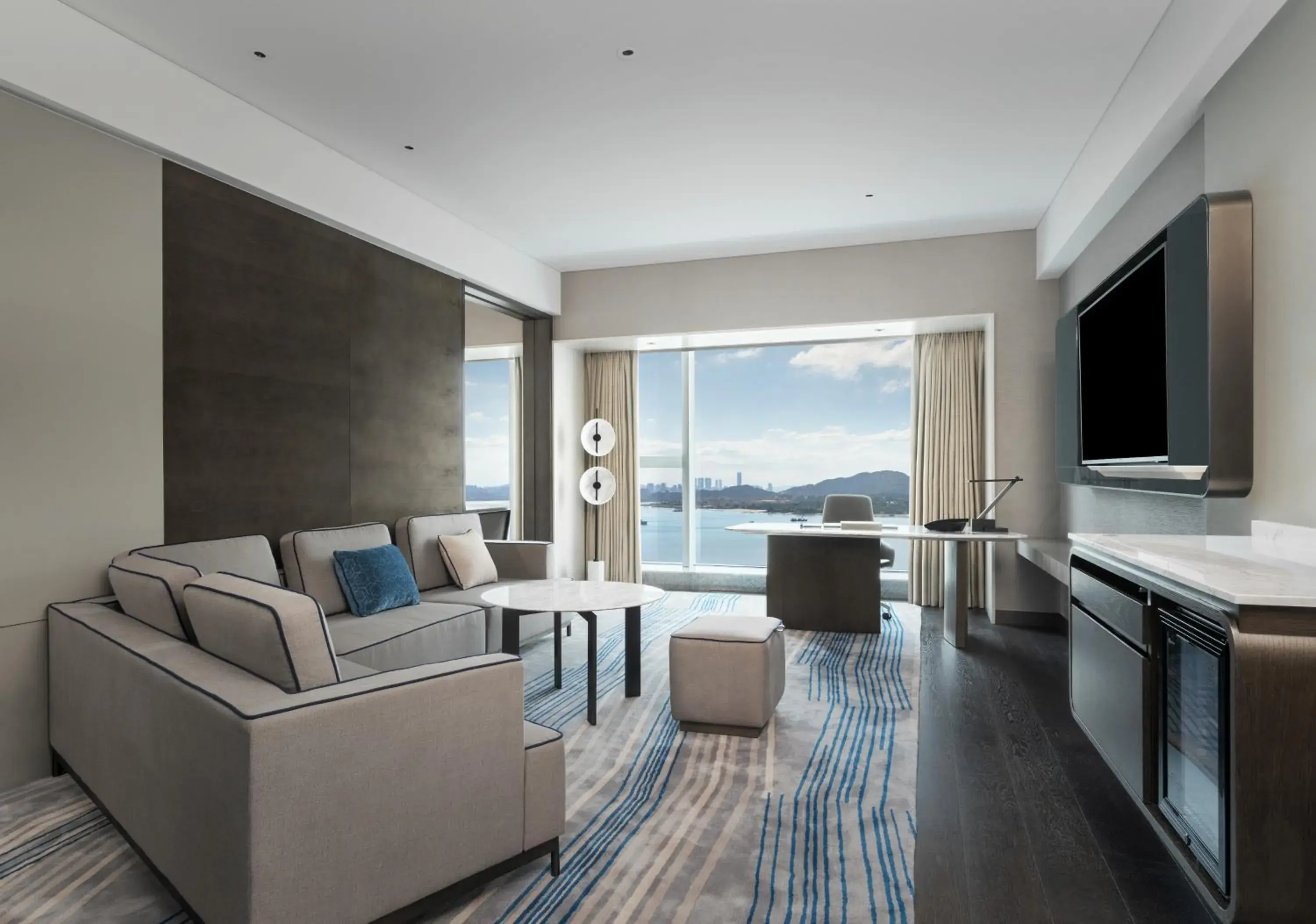 One-Bedroom King Suite - Sea View in Crowne Plaza Xiamen Jimei Seaview by IHG-Free Mini Bar One-Bedroom King Suite - Sea View in Crowne Plaza Xiamen Jimei Seaview by IHG-Free Mini Bar