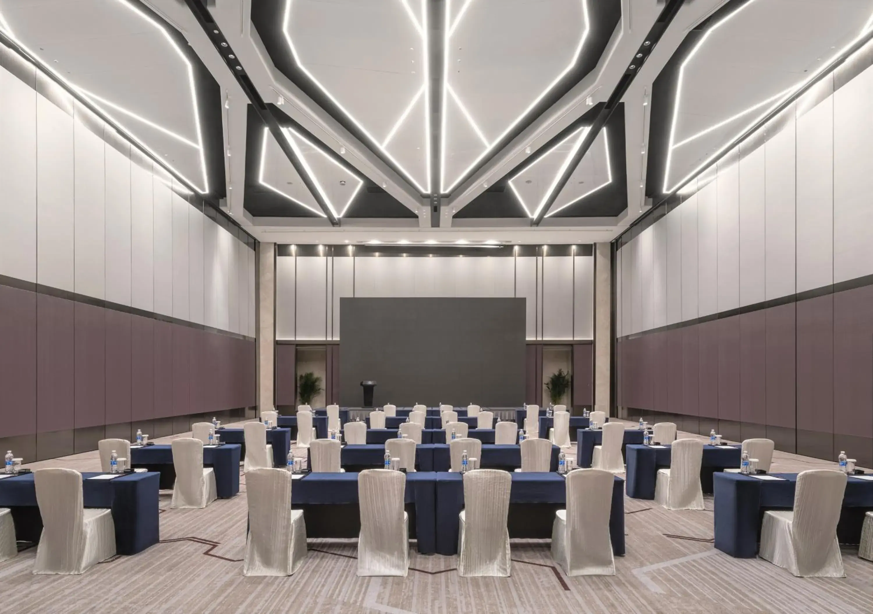 Banquet/Function facilities in Crowne Plaza Xiamen Jimei Seaview by IHG-Free Mini Bar Banquet/Function facilities in Crowne Plaza Xiamen Jimei Seaview by IHG-Free Mini Bar