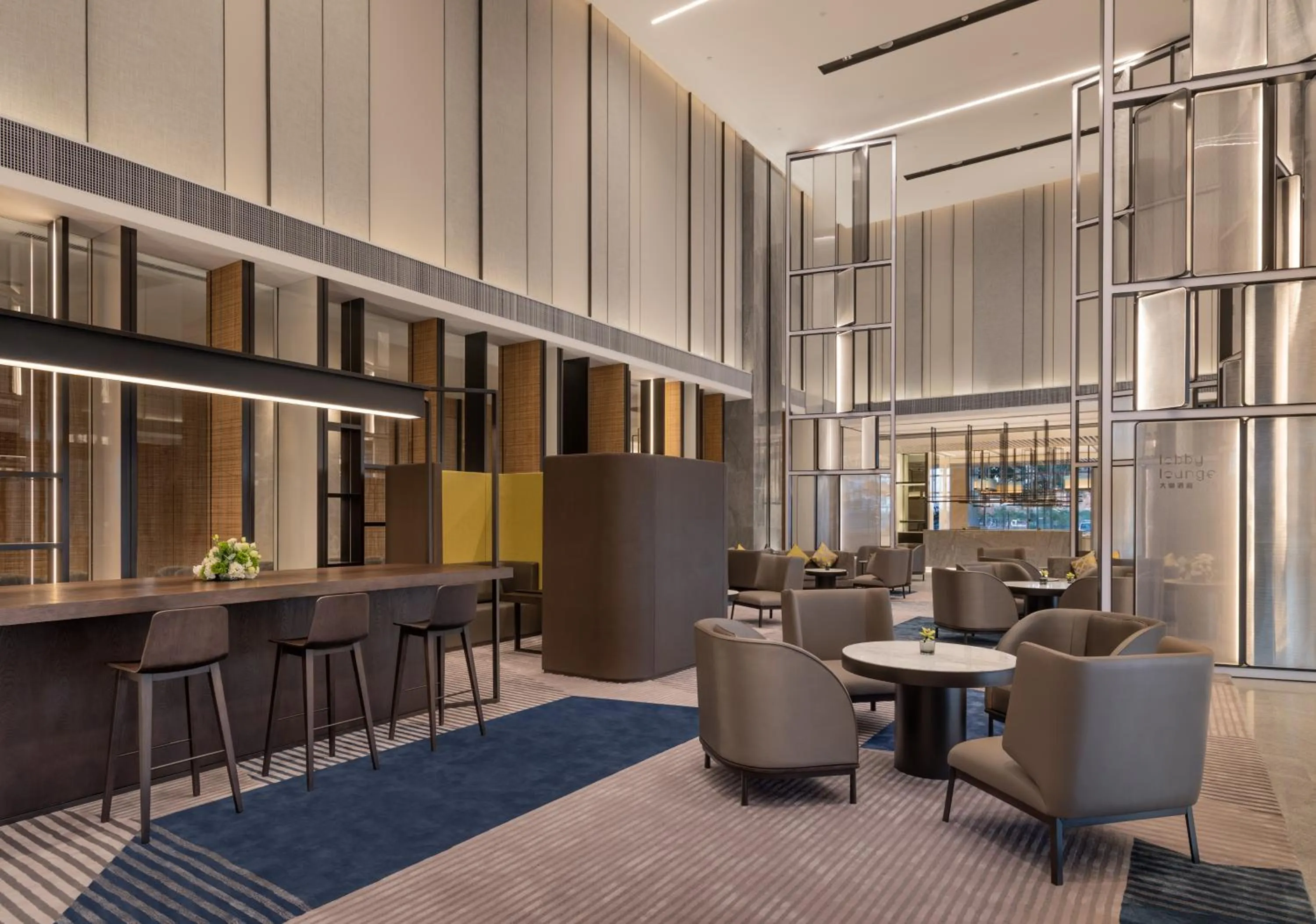 Lounge or bar in Crowne Plaza Xiamen Jimei Seaview by IHG-Free Mini Bar