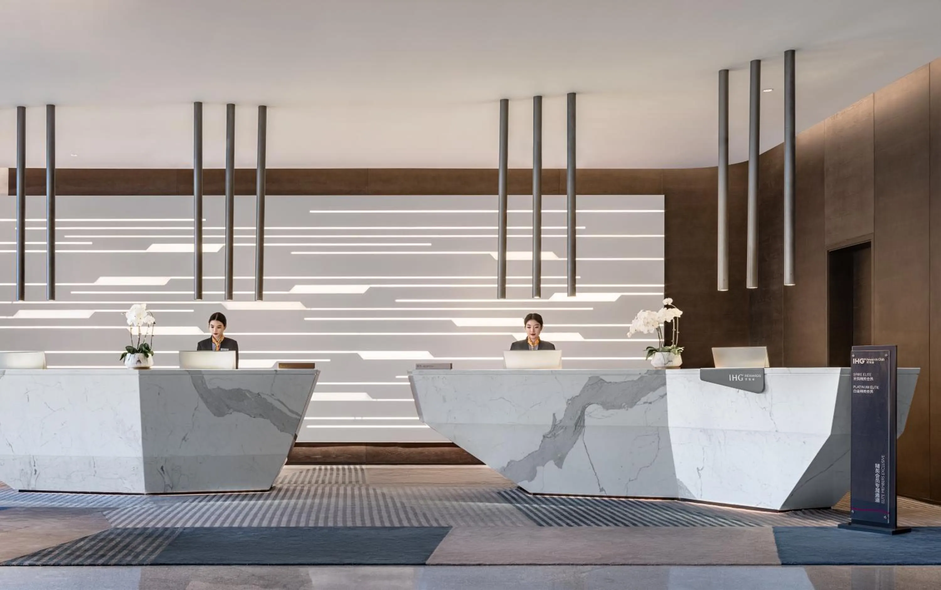 Lobby or reception in Crowne Plaza Xiamen Jimei Seaview by IHG-Free Mini Bar