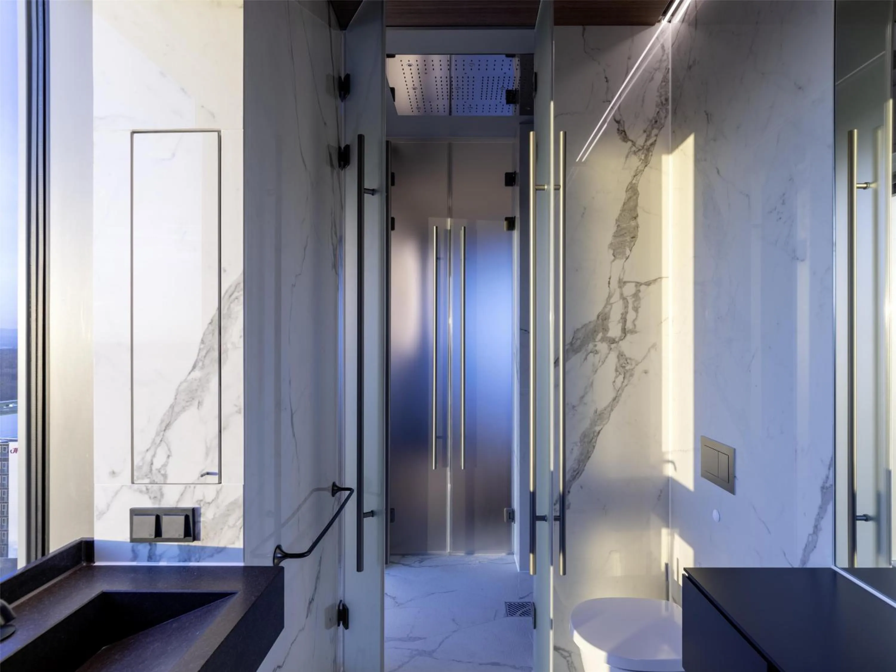 Bathroom in b'mine Hotel Frankfurt Airport