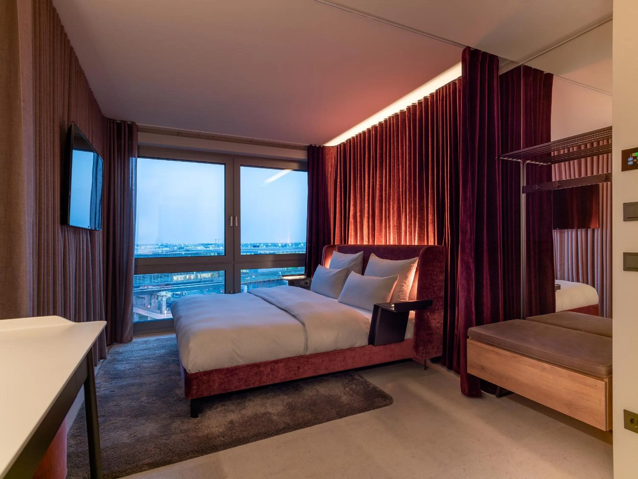 Bed in b'mine Hotel Frankfurt Airport