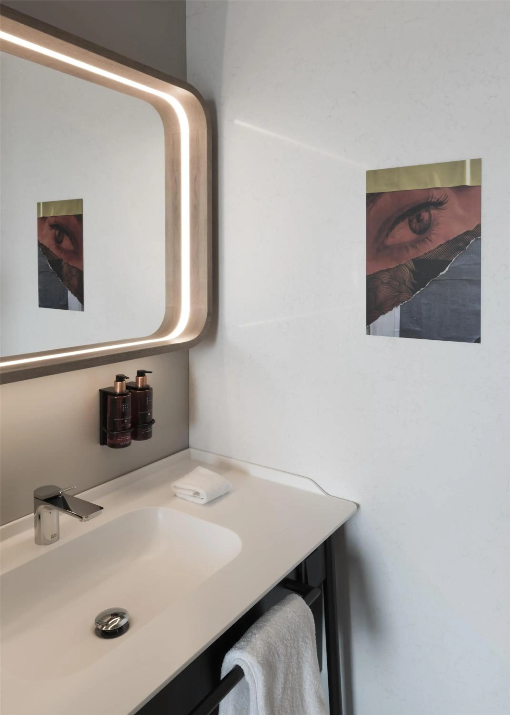 Bedroom in b'mine Hotel Frankfurt Airport