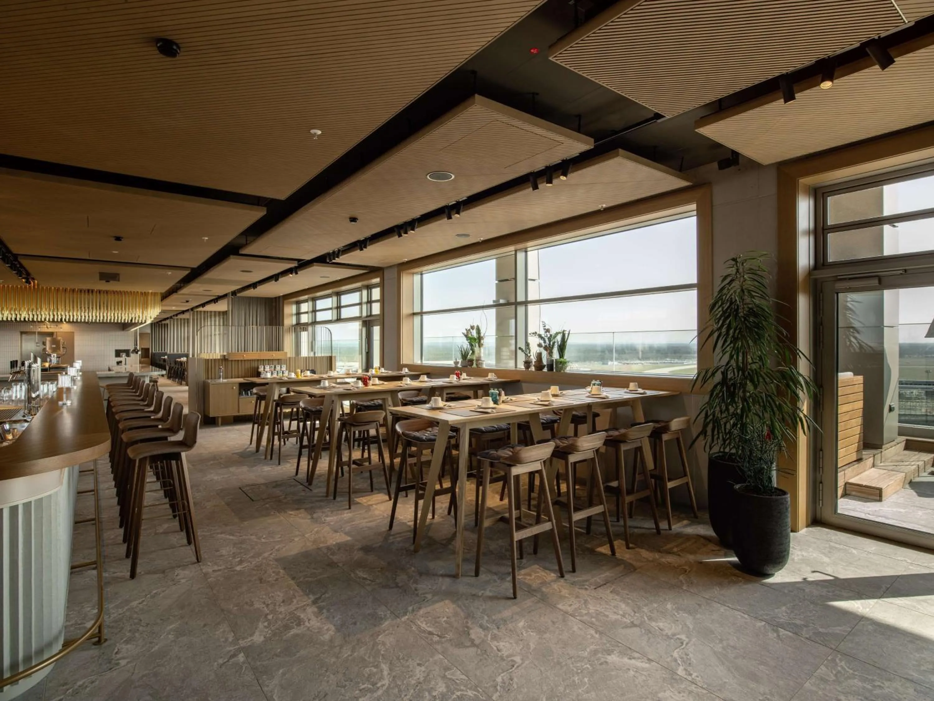 Food and drinks in b'mine Hotel Frankfurt Airport