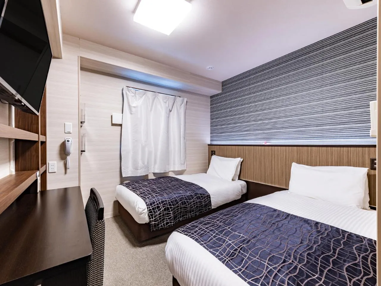 Photo of the whole room, Bed in APA Hotel Nambaminami Daikokucho Ekimae