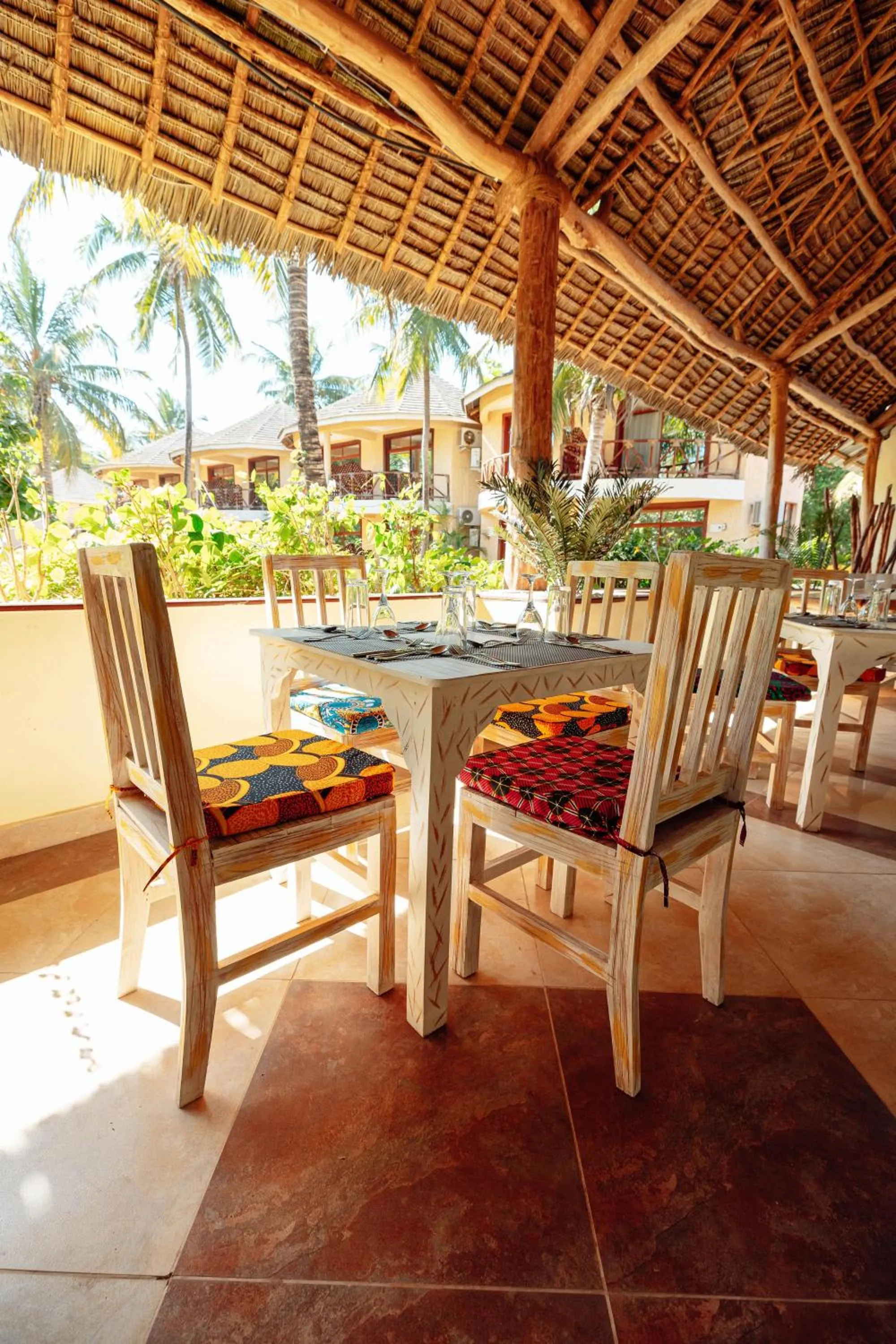 Restaurant/places to eat in Sansi Kae Beach Resort