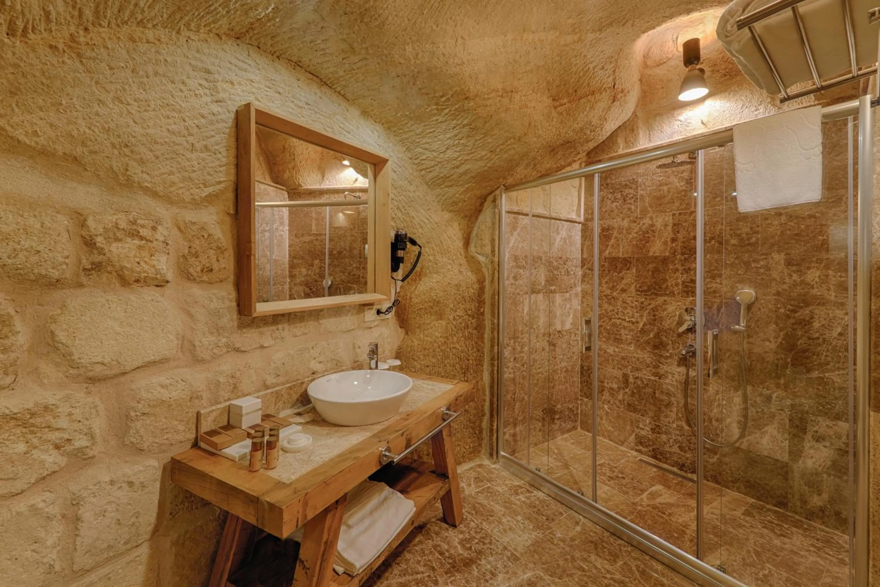 Shower in Solem Cave Suites