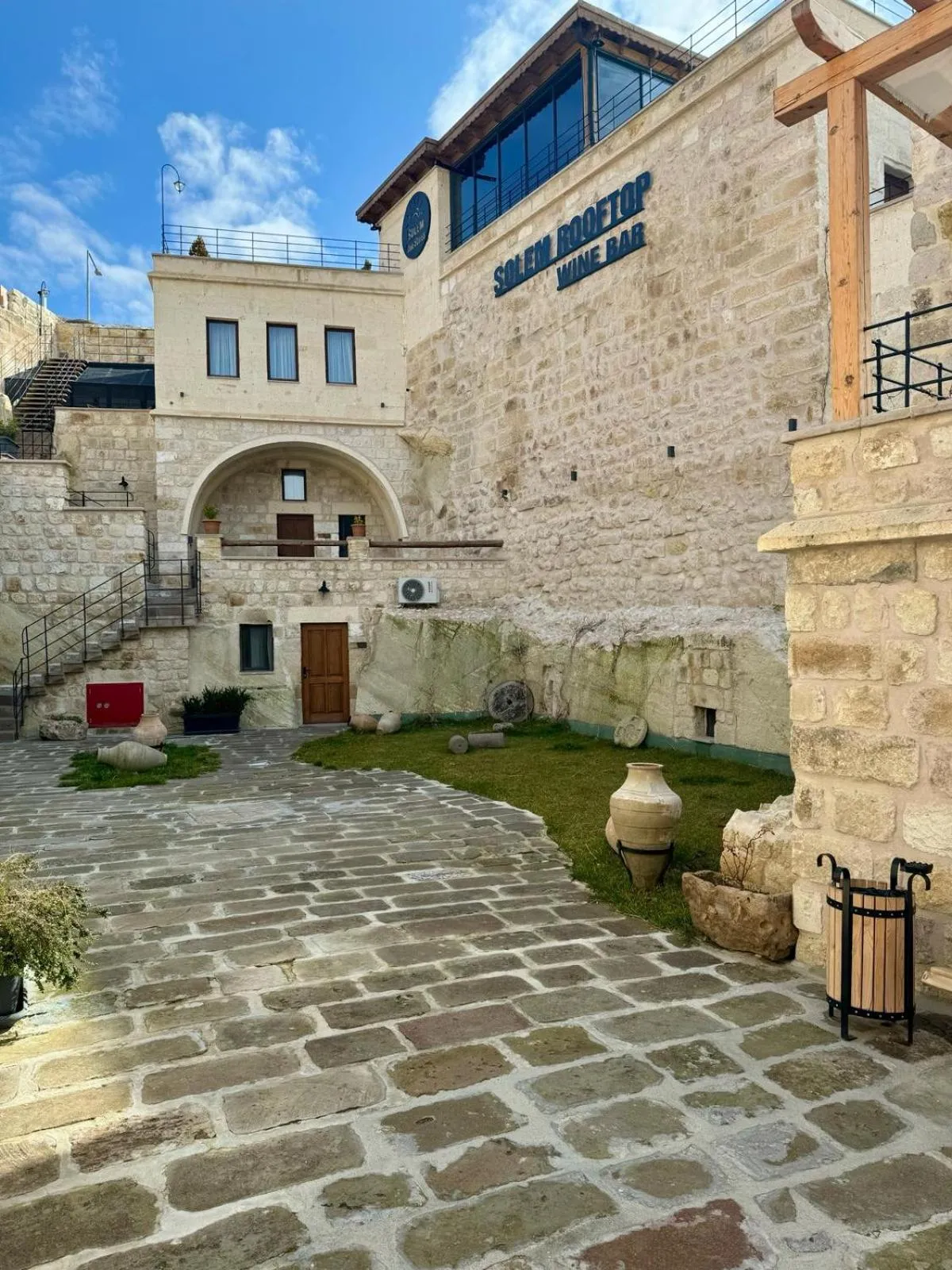 Garden in Solem Cave Suites